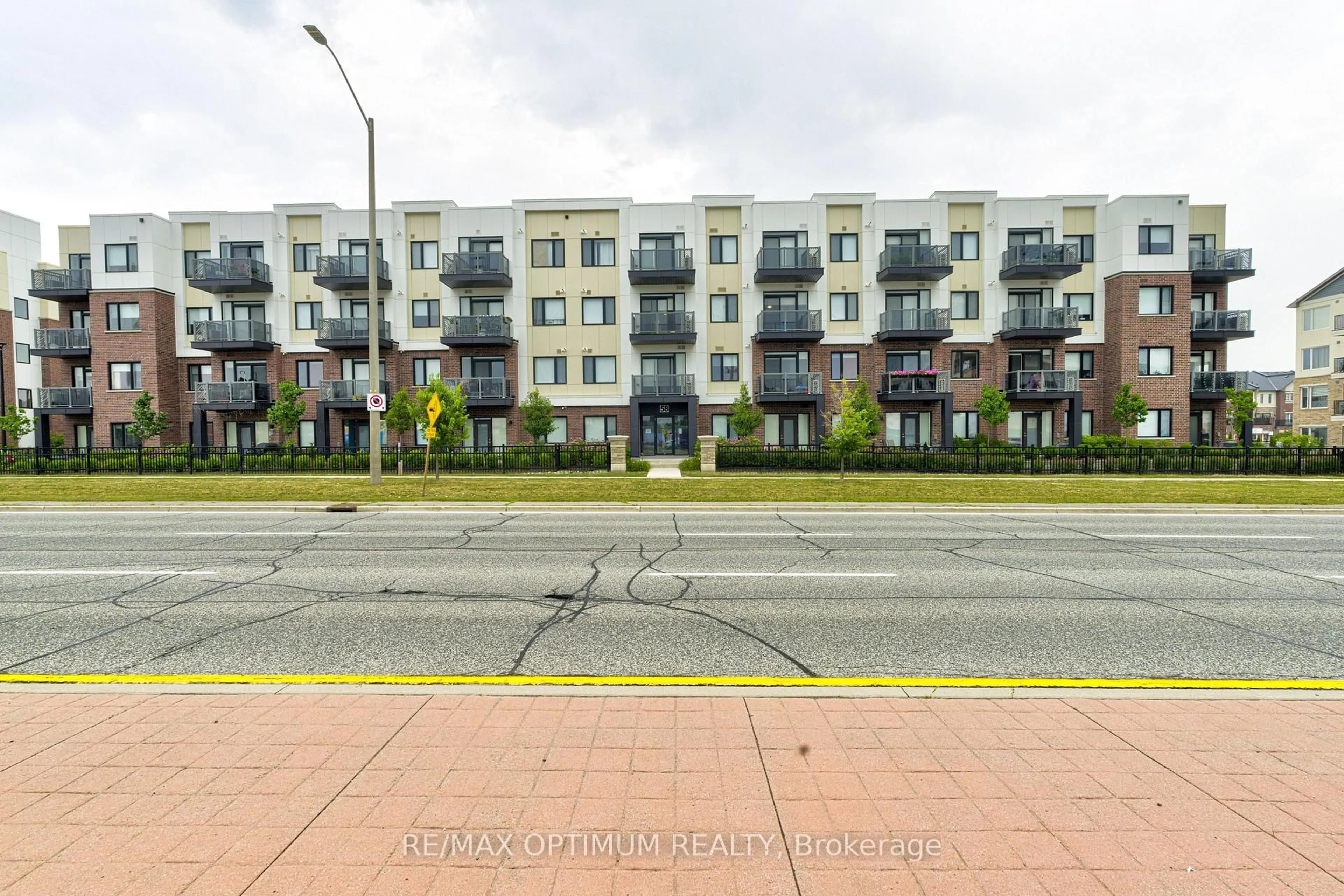 Blurry image for 58 Sky Harbour Dr #108, Brampton Ontario L6Y 6J1