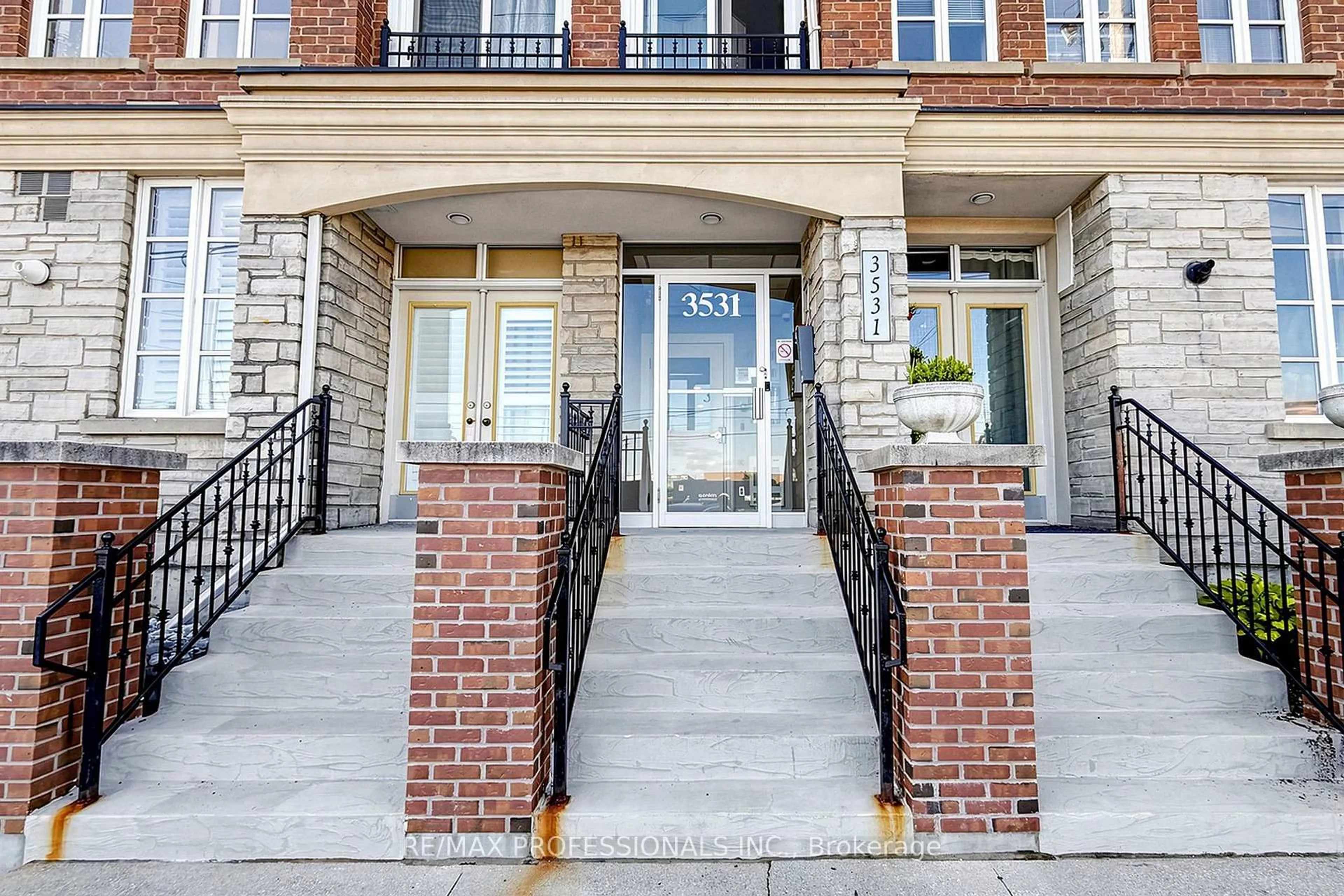 Unknown for 3531 Lake Shore Blvd #206, Toronto Ontario M8W 1P4