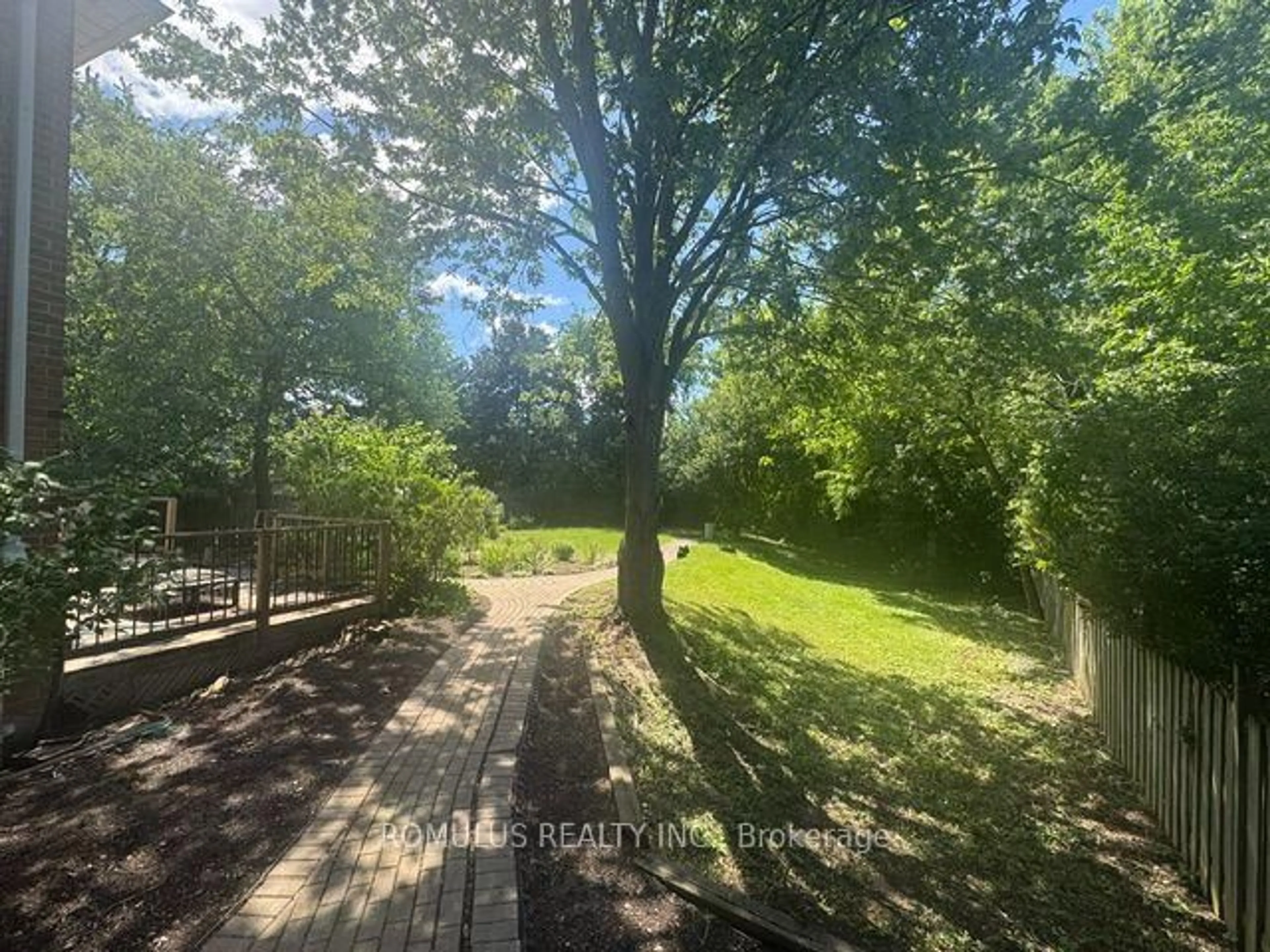 A pic from outside/outdoor area/front of a property/back of a property/a pic from drone, forest/trees view for 280 King Andrew Dr, Mississauga Ontario L4Z 1P8