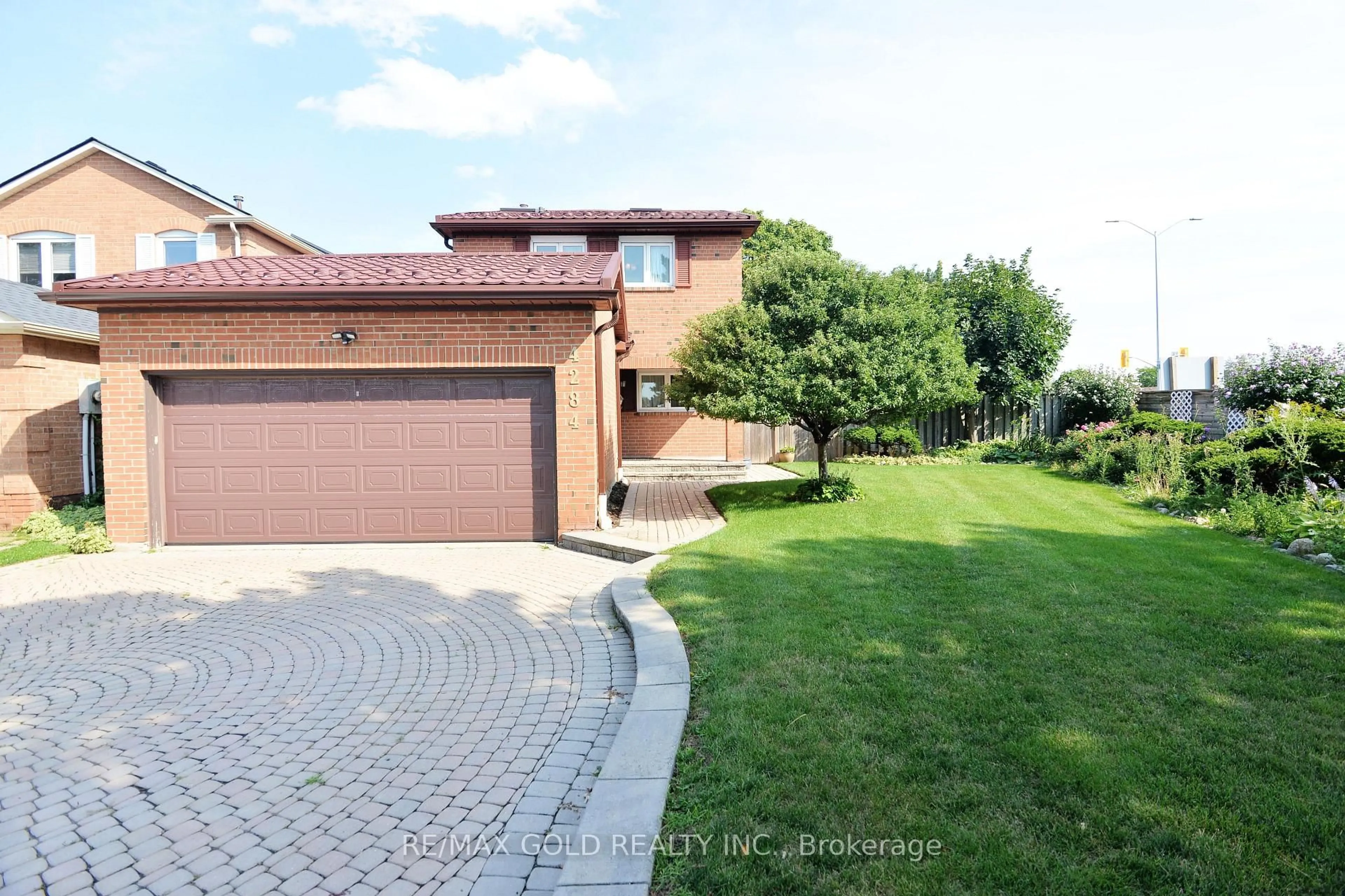 Home with brick exterior material, street for 4284 Sawmill Valley Dr, Mississauga Ontario L5L 3M9