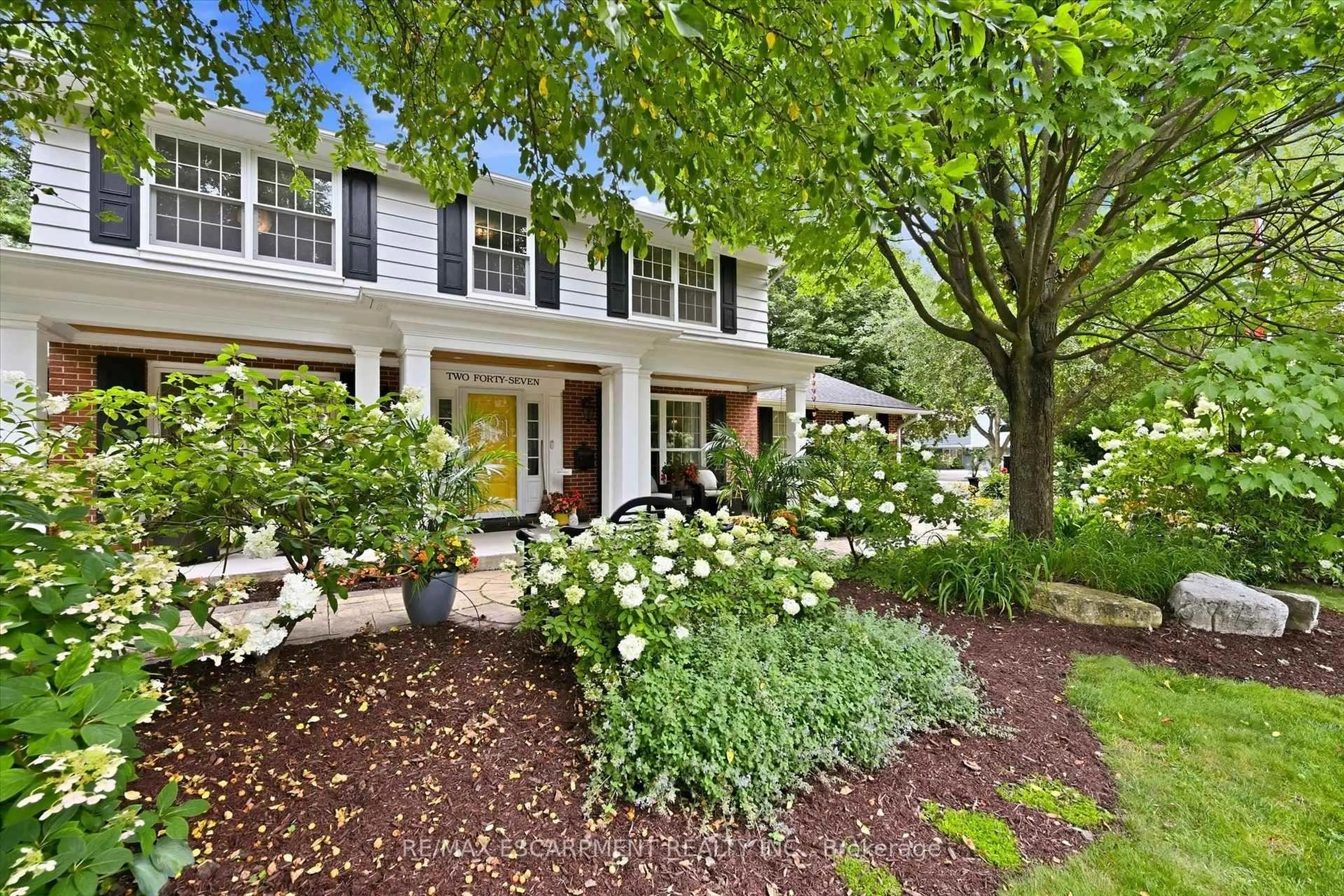 Unknown for 247 Linwood Cres, Burlington Ontario L7L 4A2