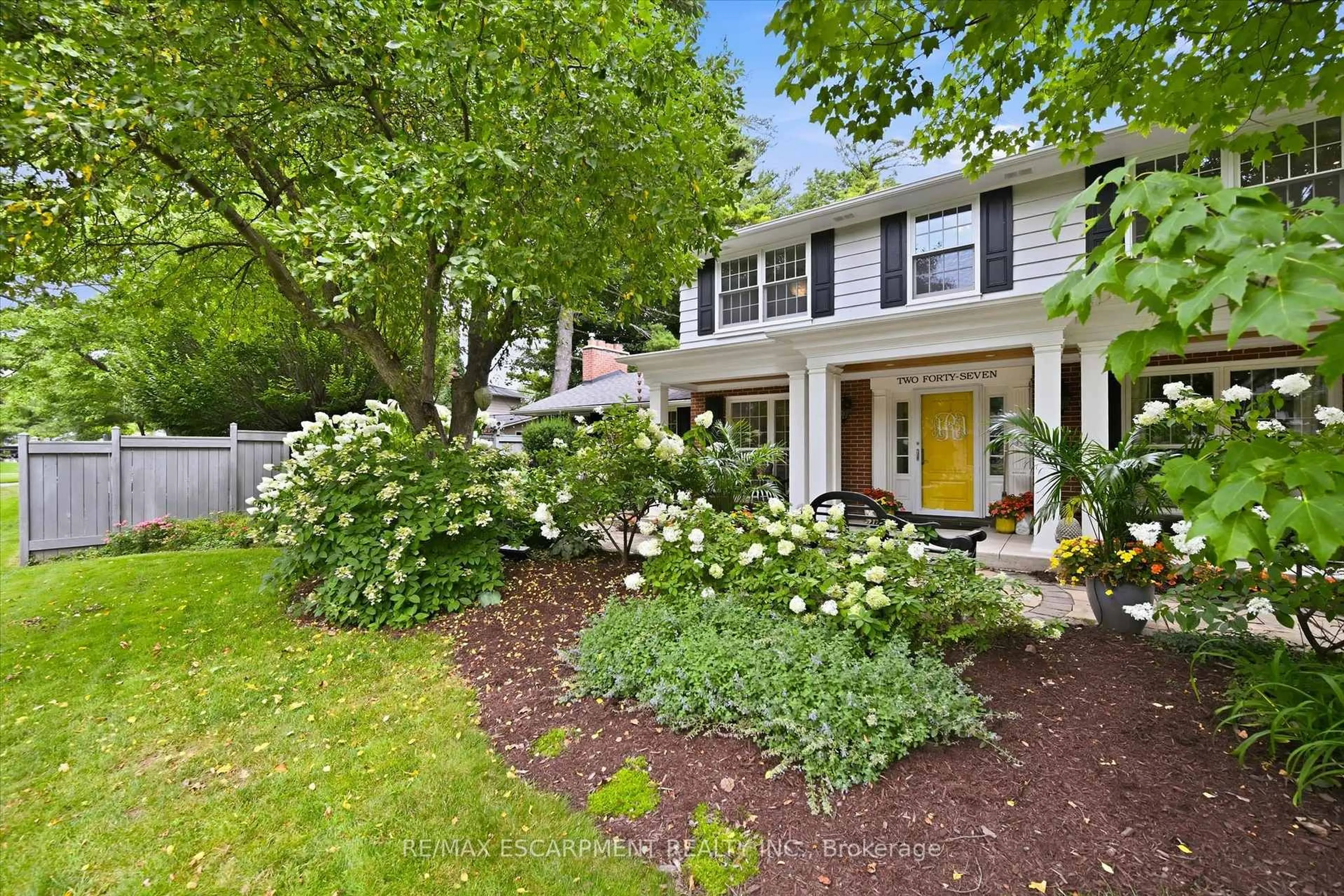 Unknown for 247 Linwood Cres, Burlington Ontario L7L 4A2