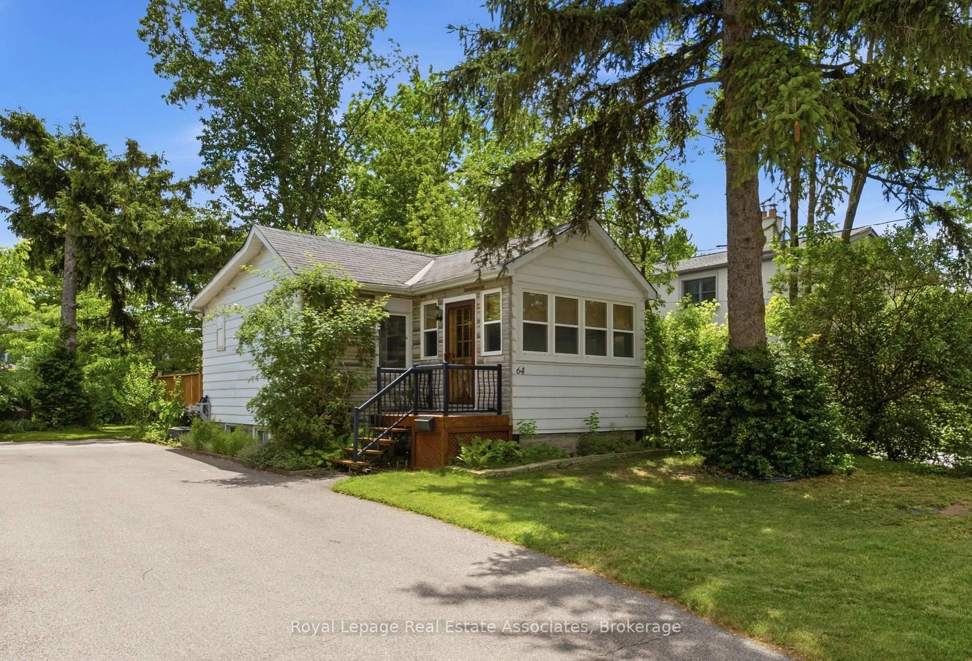 Home with vinyl exterior material, street for 64 Eaglewood Blvd, Mississauga Ontario L5G 1V4