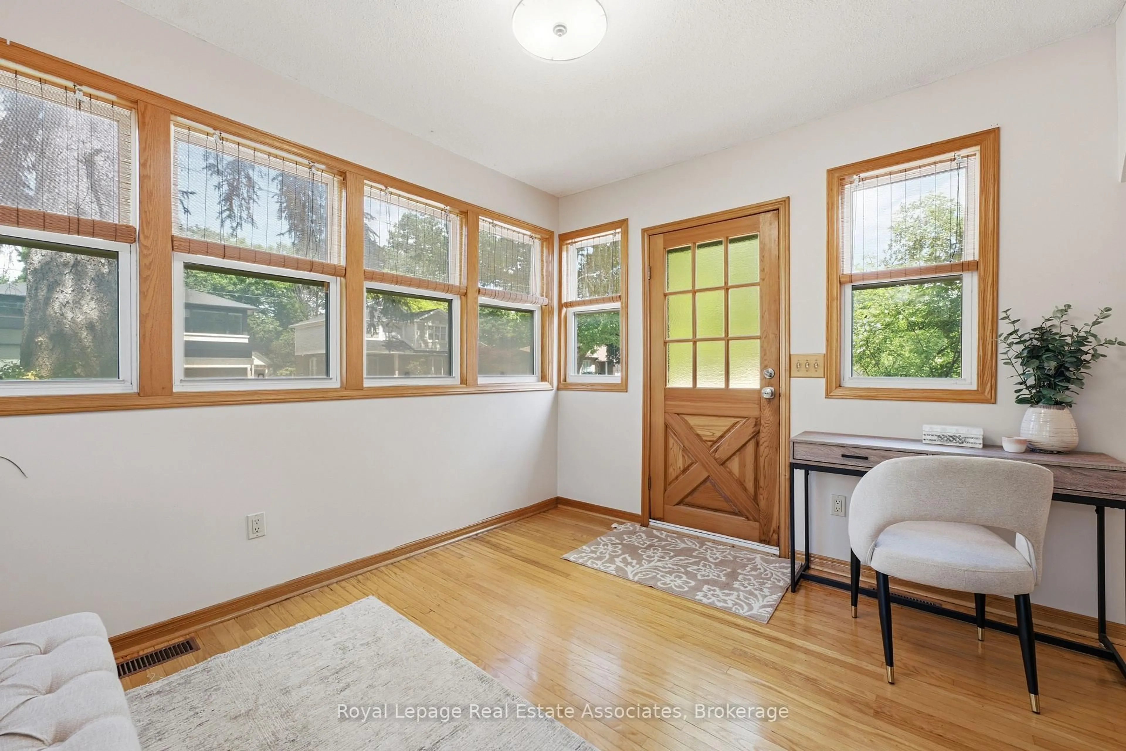 Indoor entryway for 64 Eaglewood Blvd, Mississauga Ontario L5G 1V4