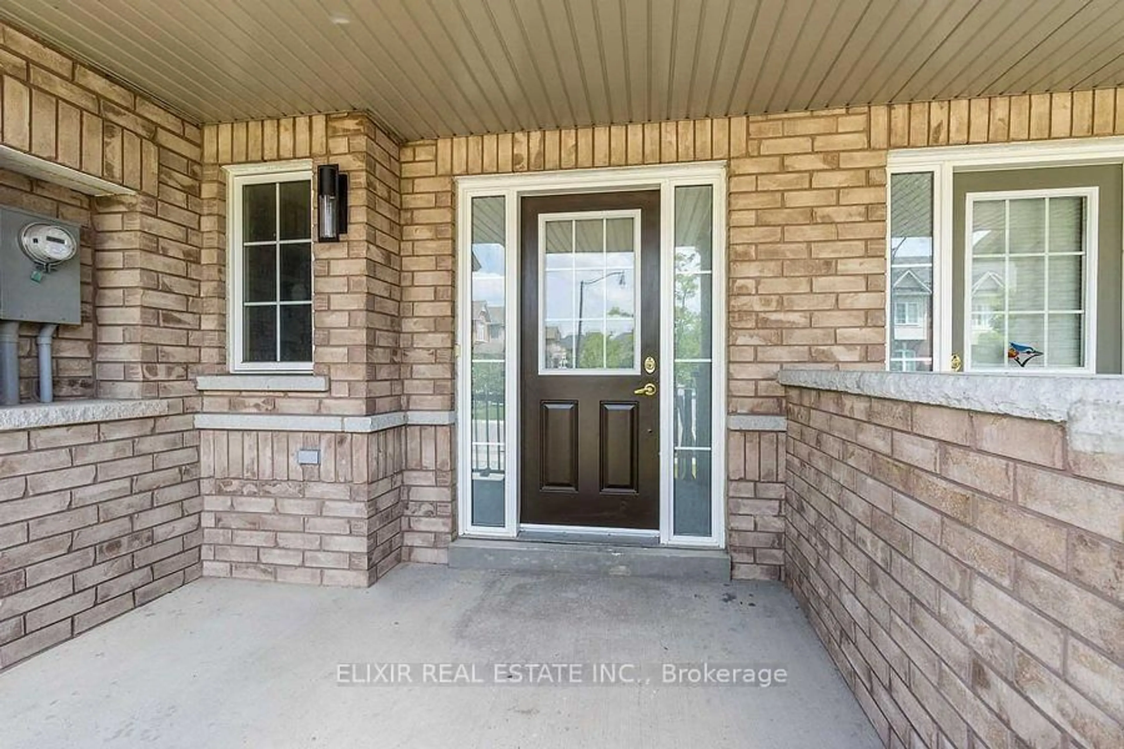 Indoor entryway for 90 Delport Clse, Brampton Ontario L6P 1V2