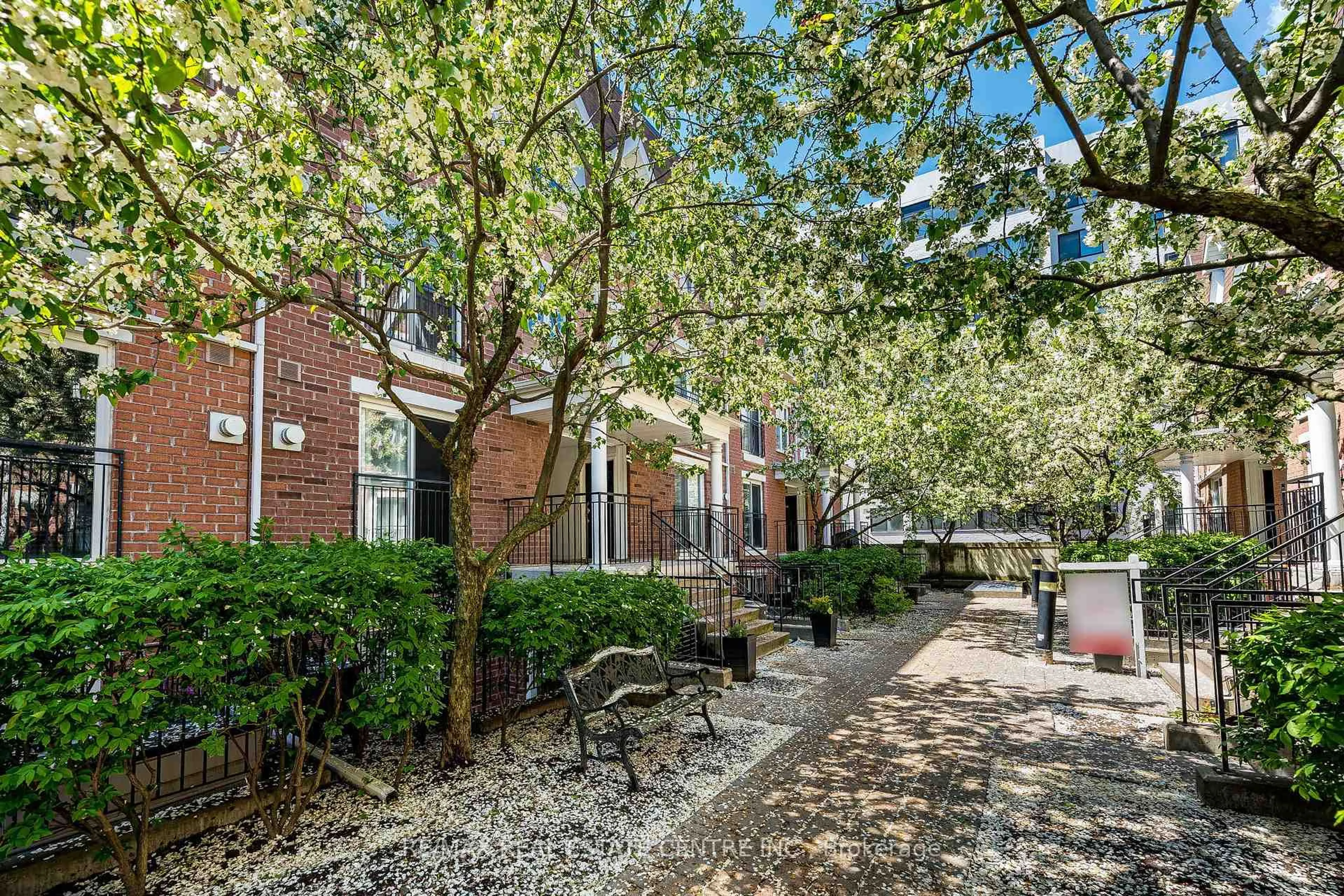 Patio, street for 16 Laidlaw St #920, Toronto Ontario M6K 1X2