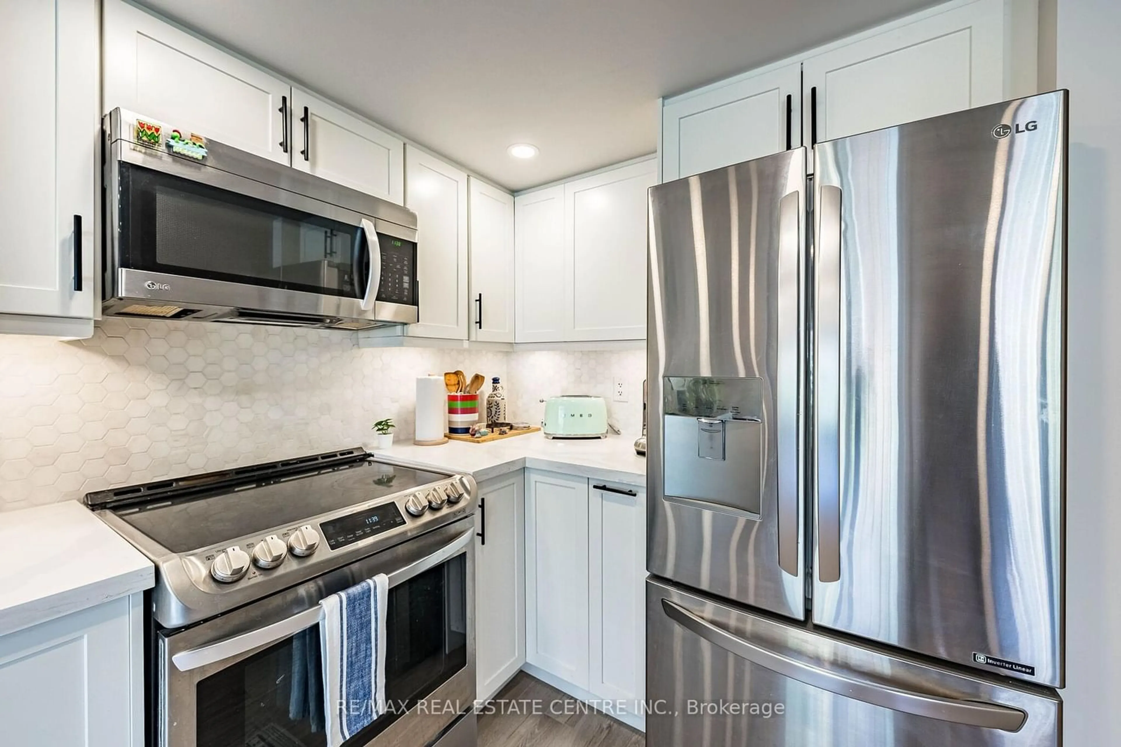 Contemporary kitchen, unknown for 16 Laidlaw St #920, Toronto Ontario M6K 1X2