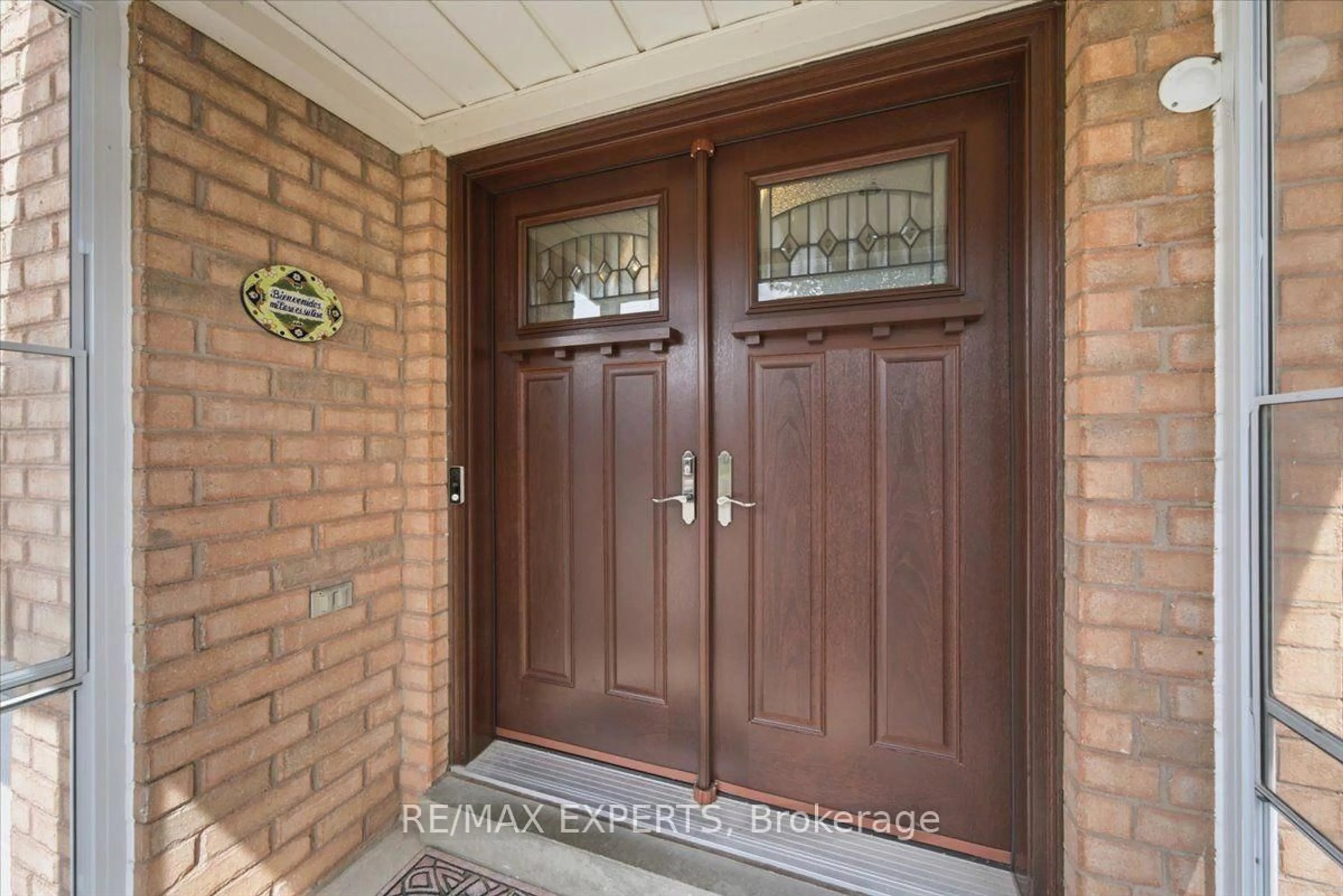 Indoor entryway for 64 Knoll Haven Circ, Caledon Ontario L7E 2V5