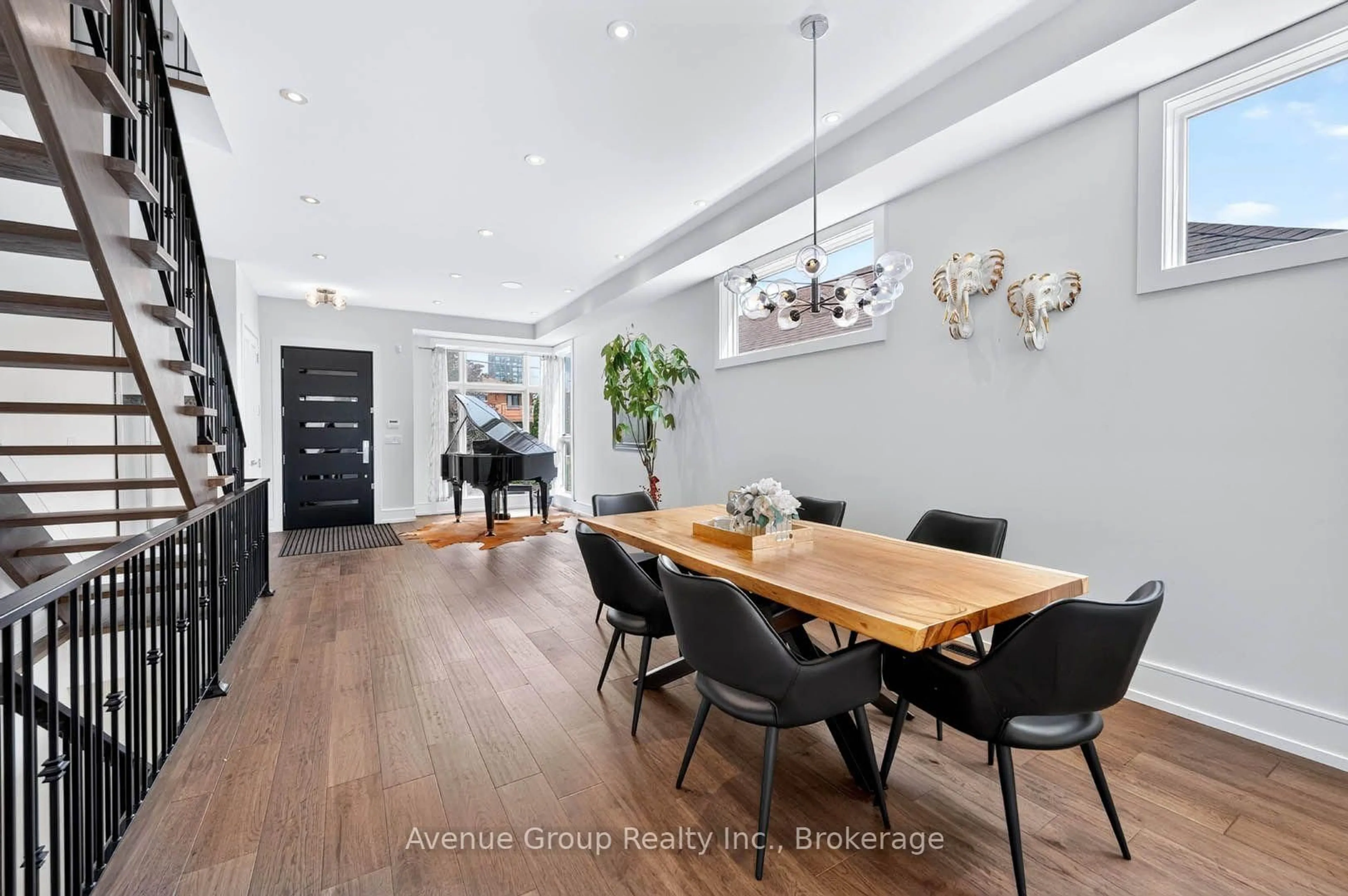 Dining room, unknown for 33 Cartwright Ave, Toronto Ontario M6A 1T8