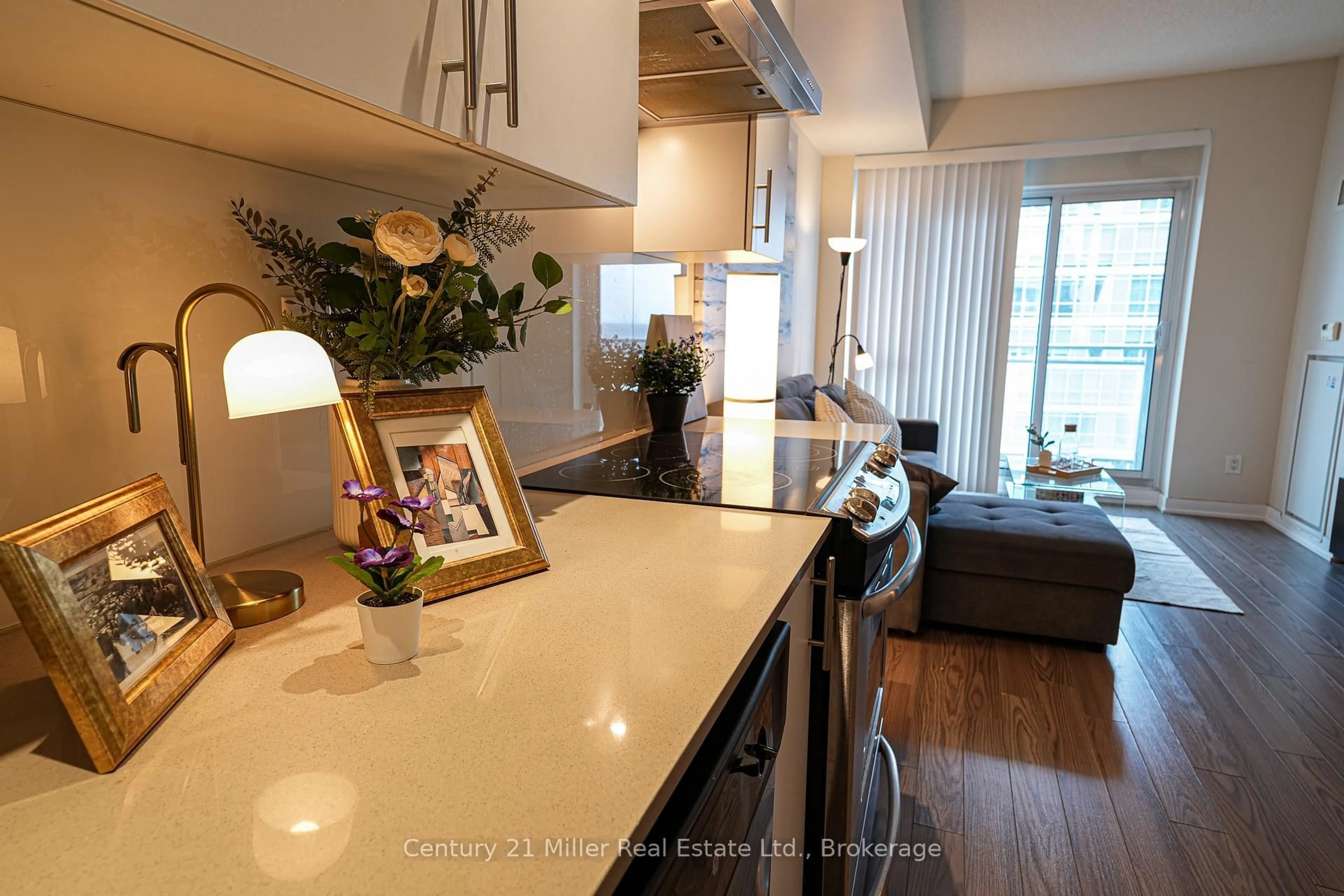 Open concept kitchen, unknown for 165 Legion Rd #1634, Toronto Ontario M8Y 0B3