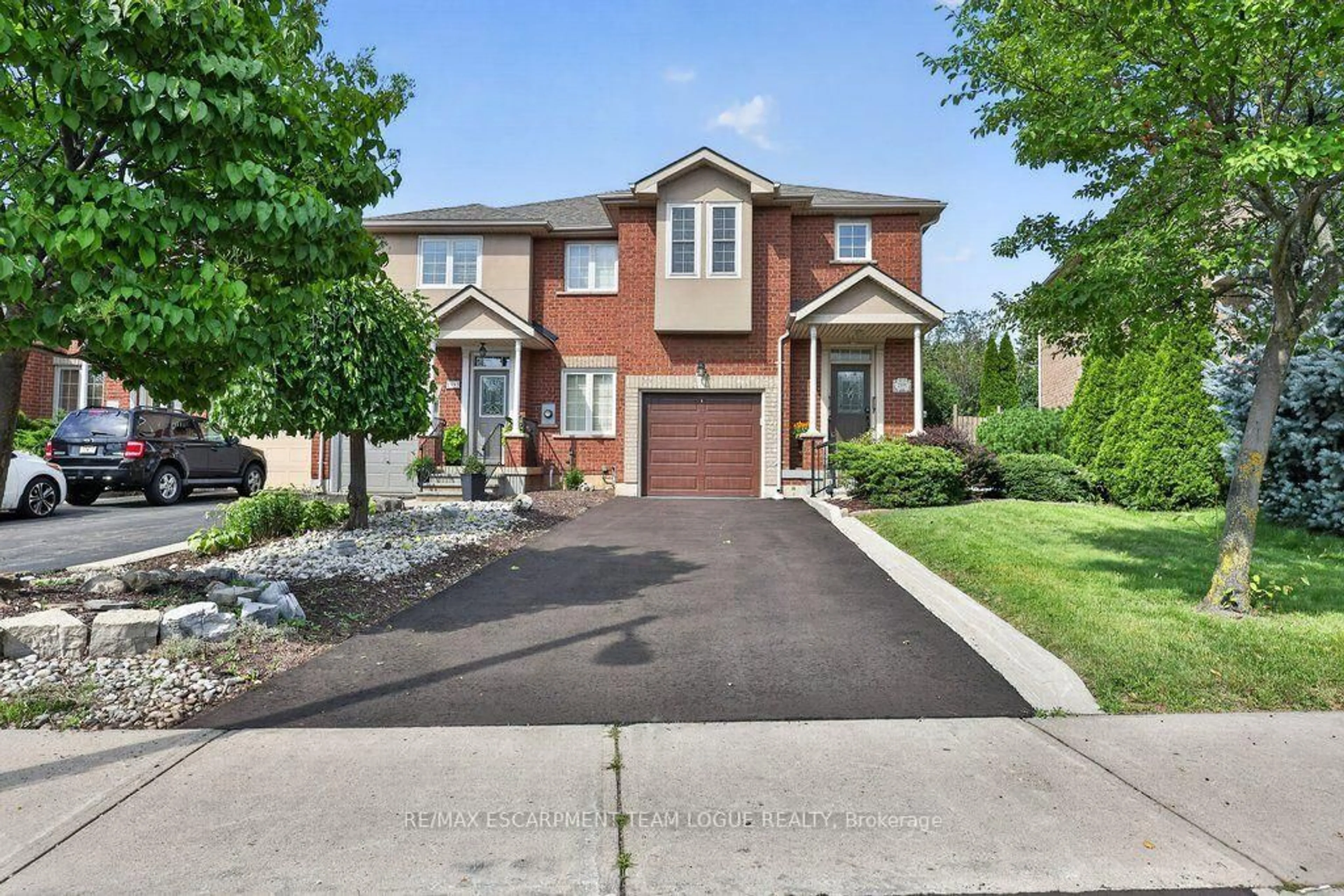 Home with brick exterior material, street for 2391 DALEBROOK Dr, Oakville Ontario L6H 6K4