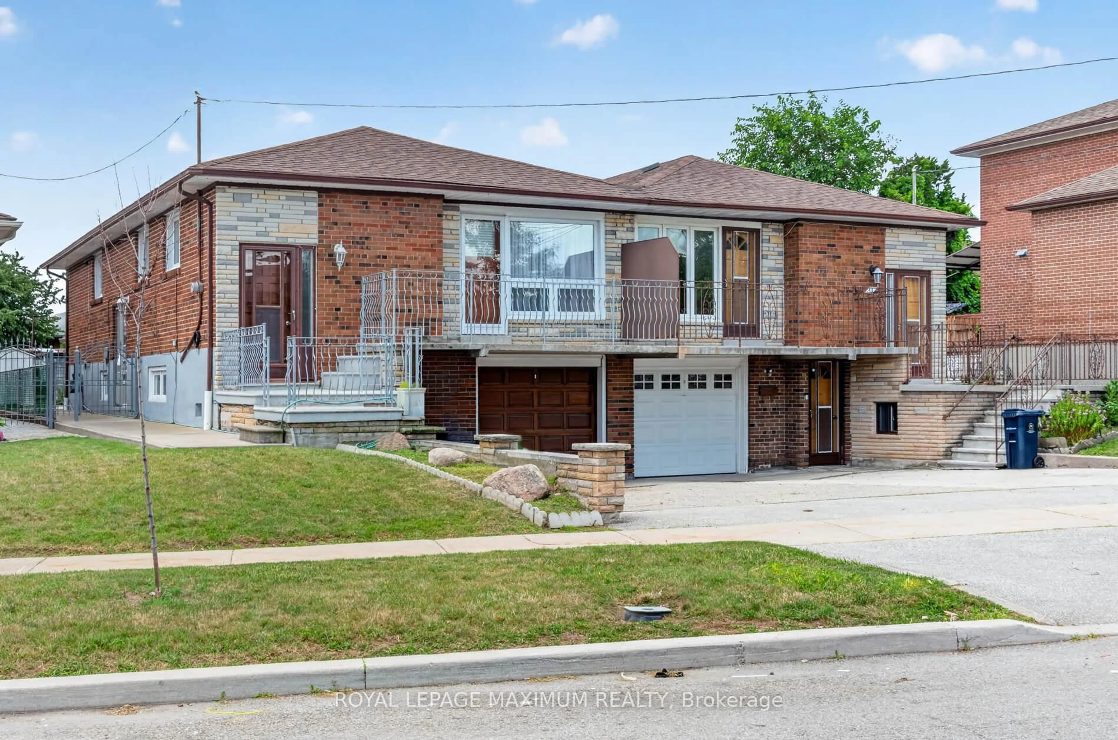 Home with brick exterior material, street for 11 Hisey Cres, Toronto Ontario M3N 1T9