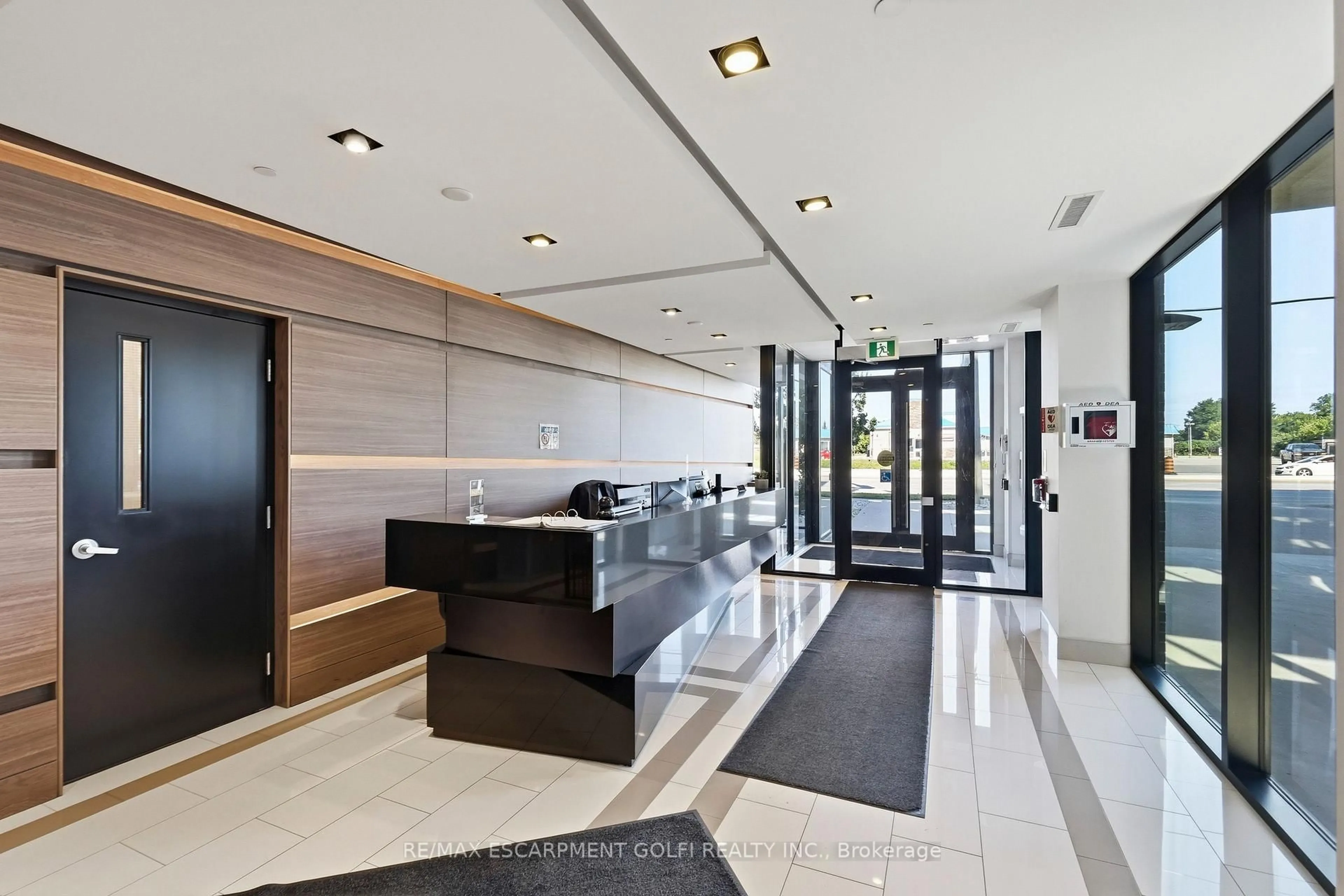 Lobby for 5230 Dundas St #A524, Burlington Ontario L7L 0J5