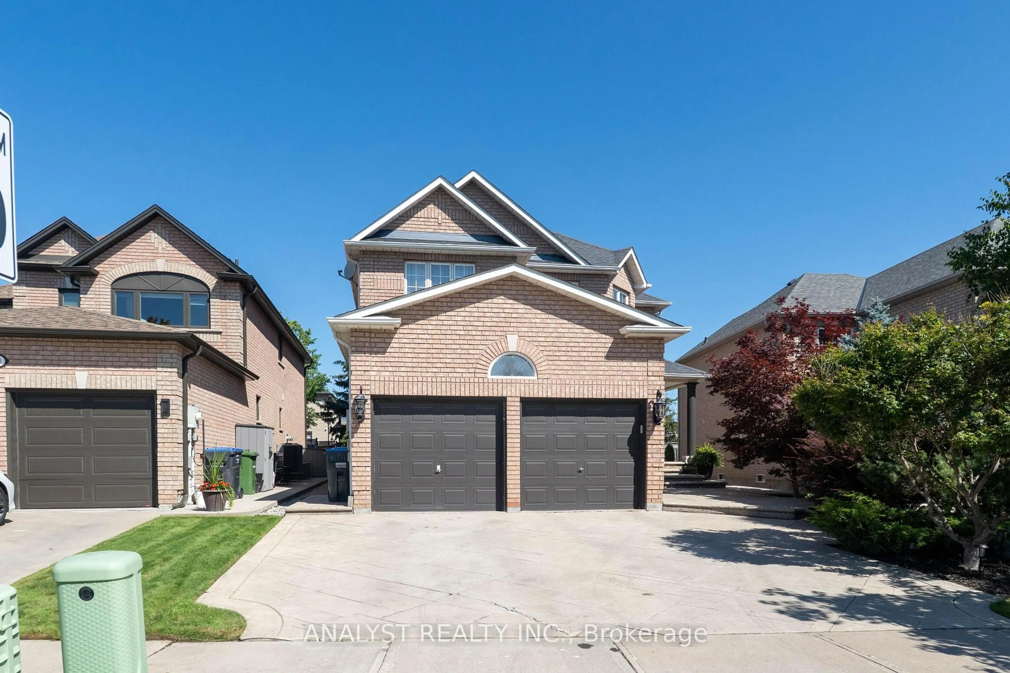 Home with brick exterior material, street for 216 Waterbury St, Caledon Ontario L7E 2H9
