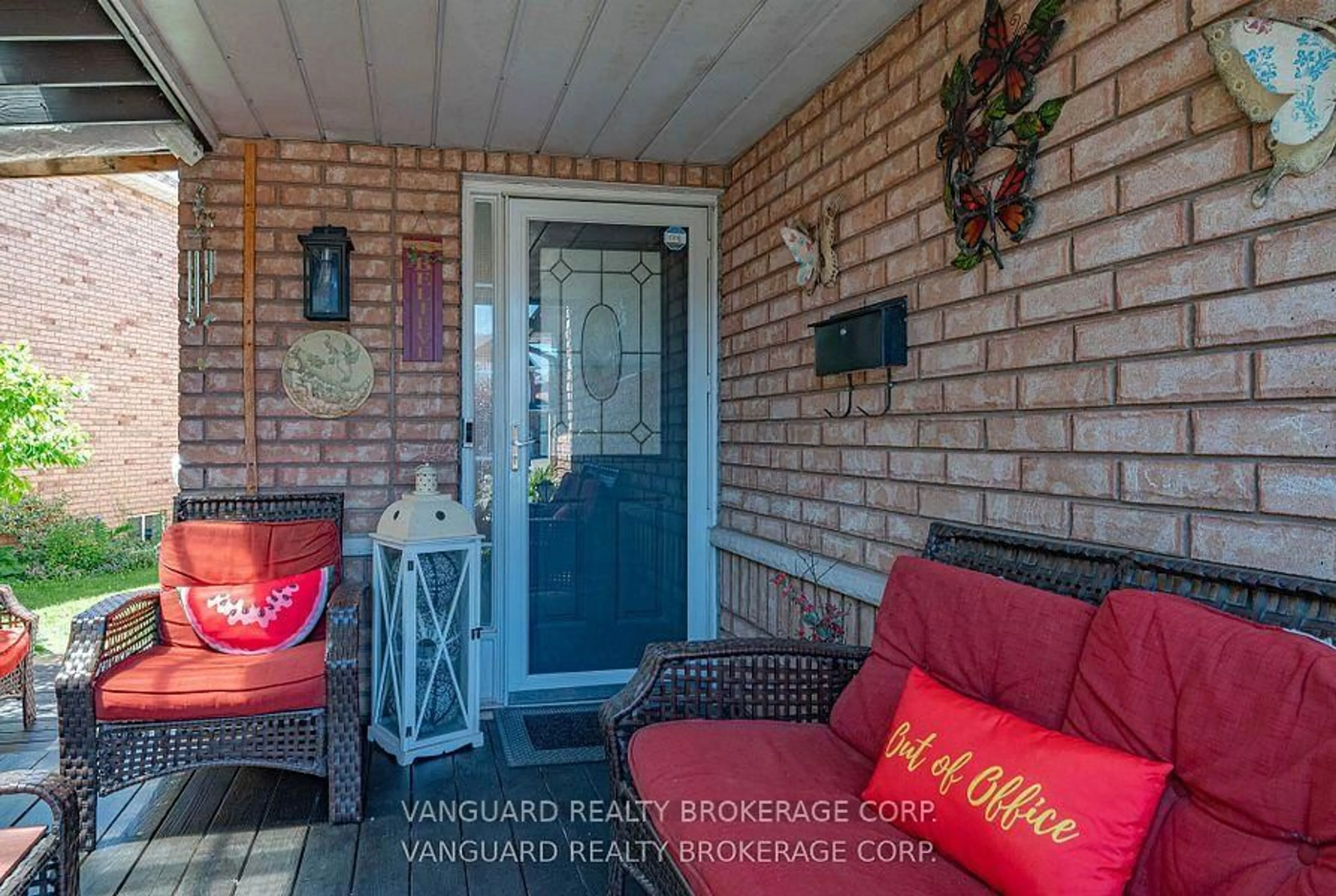 Indoor entryway for 111 Grapevine Rd, Caledon Ontario L7E 2M6