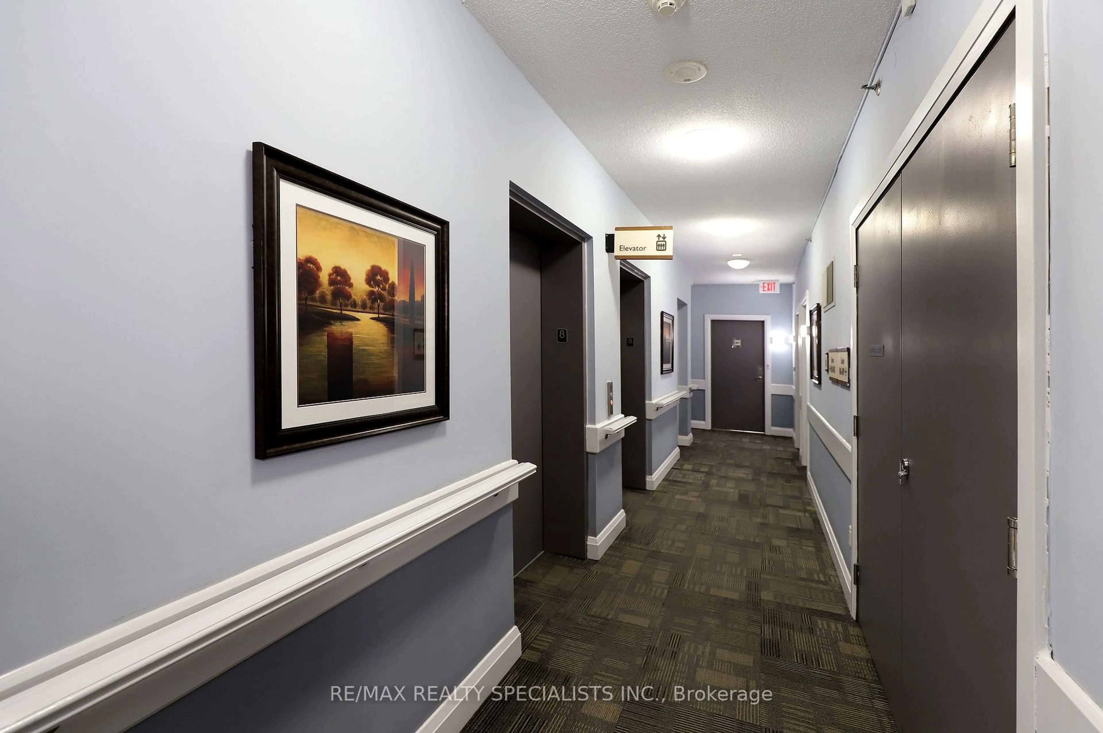 Indoor foyer for 810 Scollard Crt #809, Mississauga Ontario L5V 0A4