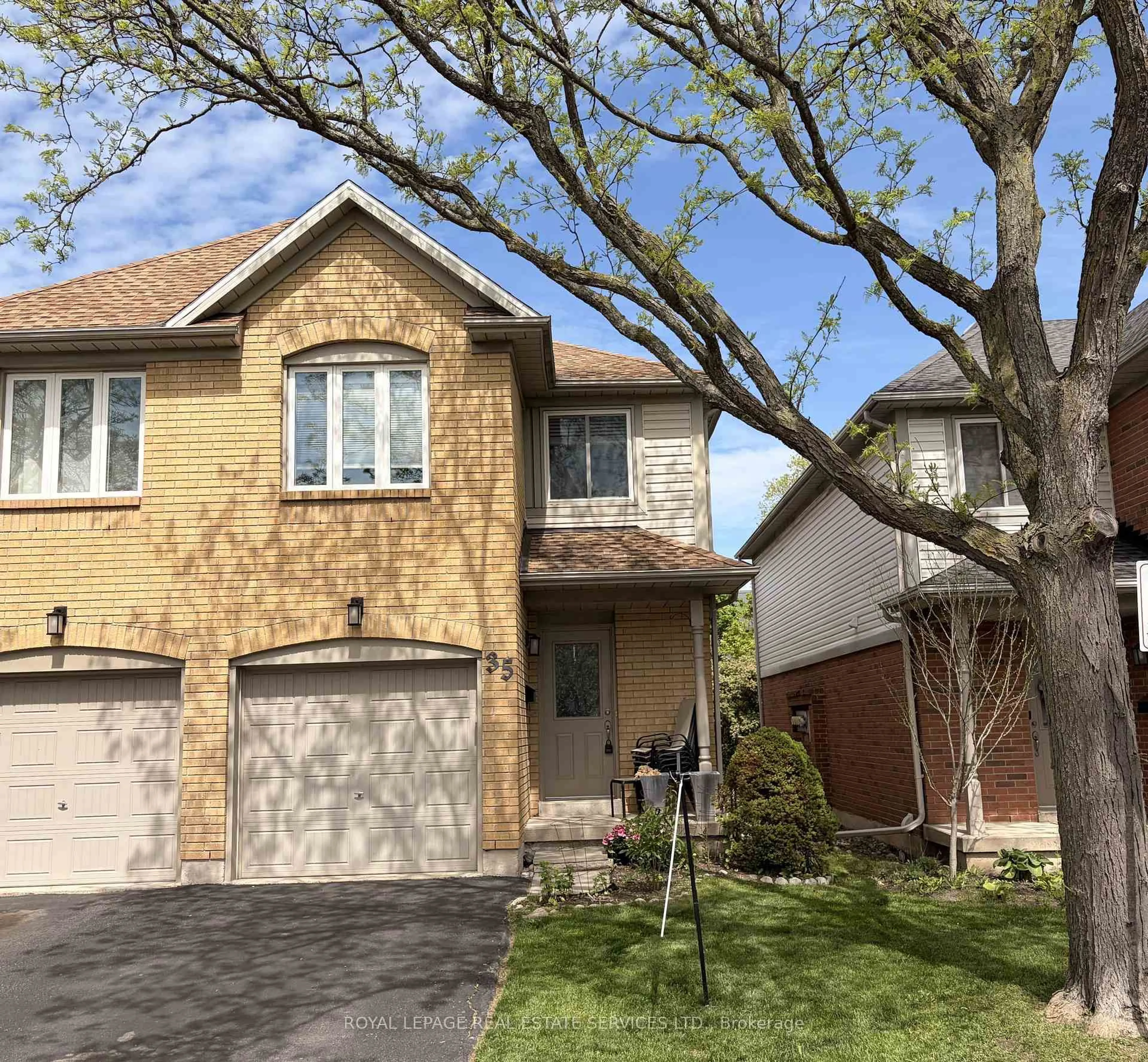 Home with brick exterior material, street for 2920 Headon Forest Dr #35, Burlington Ontario L7M 4H1
