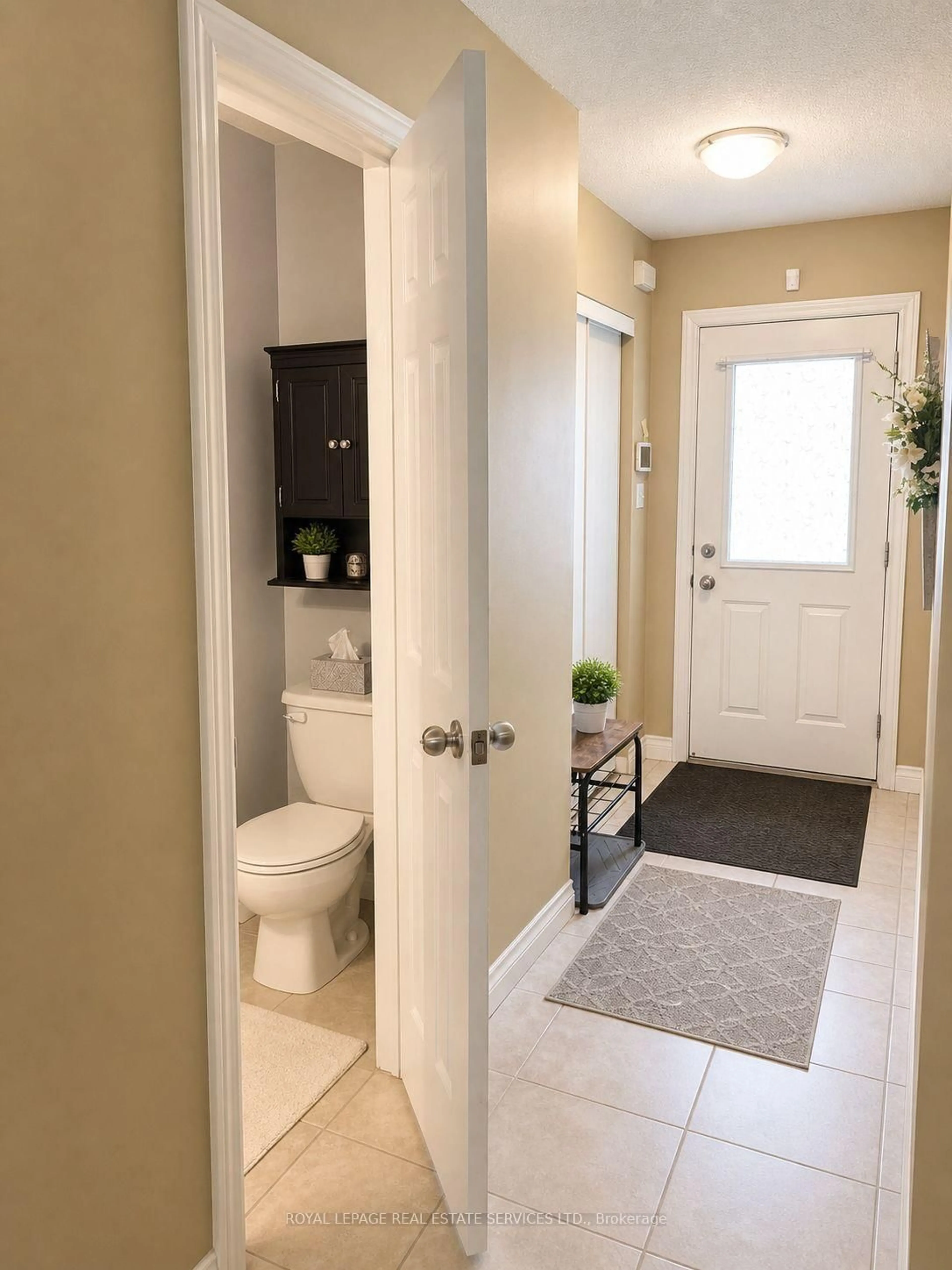 Indoor entryway for 2920 Headon Forest Dr #35, Burlington Ontario L7M 4H1