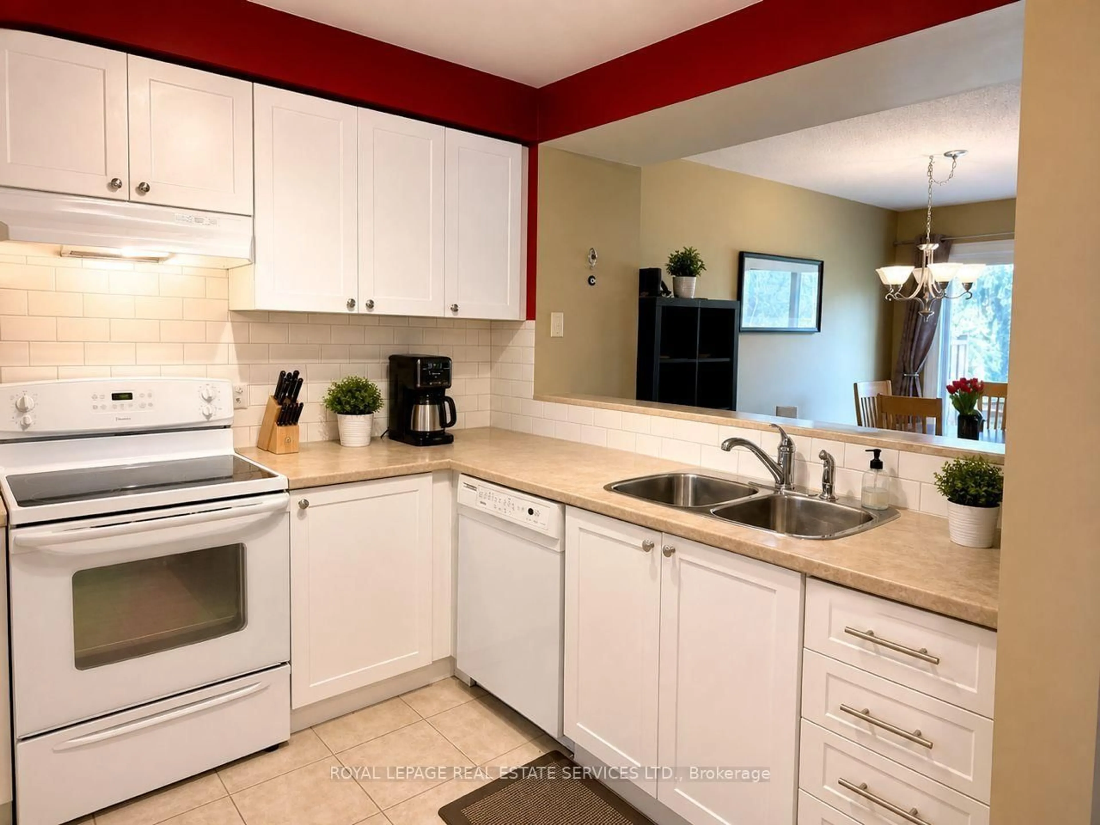 Standard kitchen, ceramic/tile floor for 2920 Headon Forest Dr #35, Burlington Ontario L7M 4H1