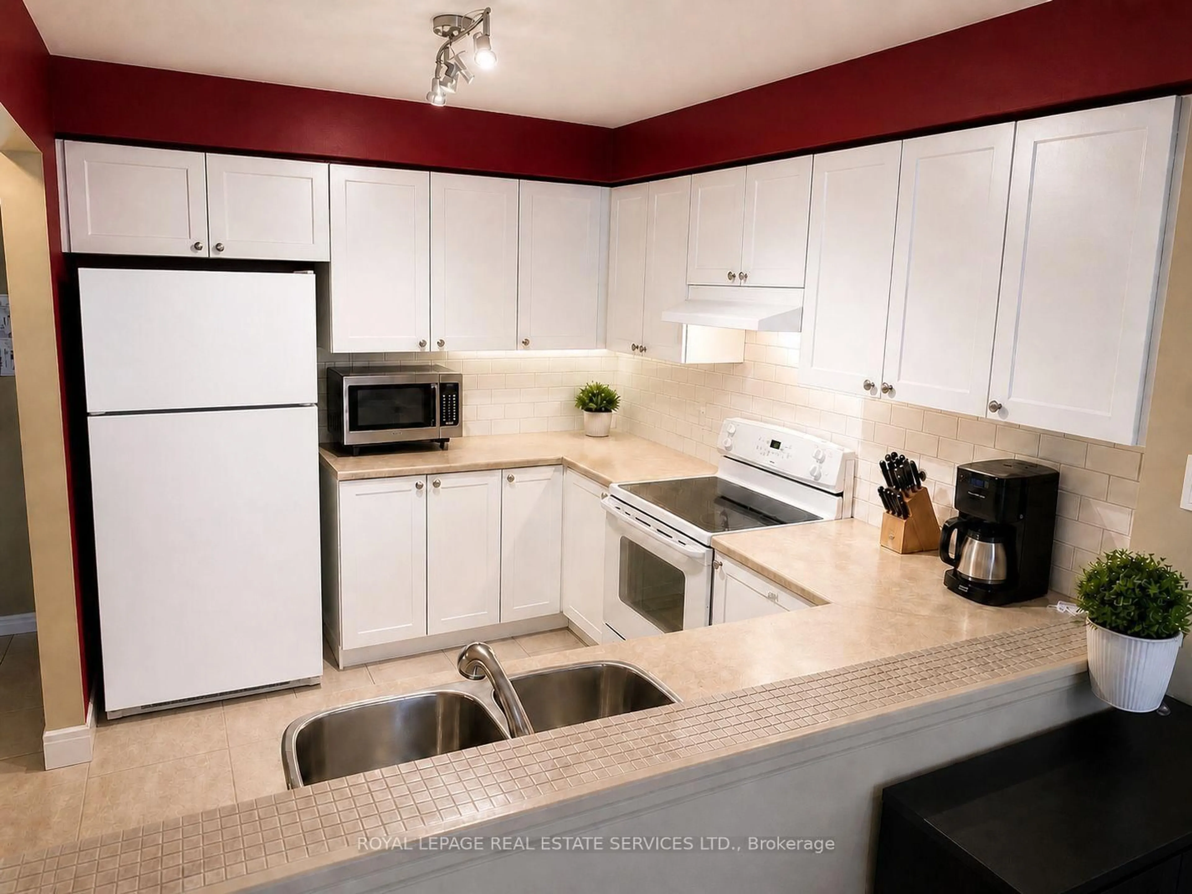 Standard kitchen, unknown for 2920 Headon Forest Dr #35, Burlington Ontario L7M 4H1