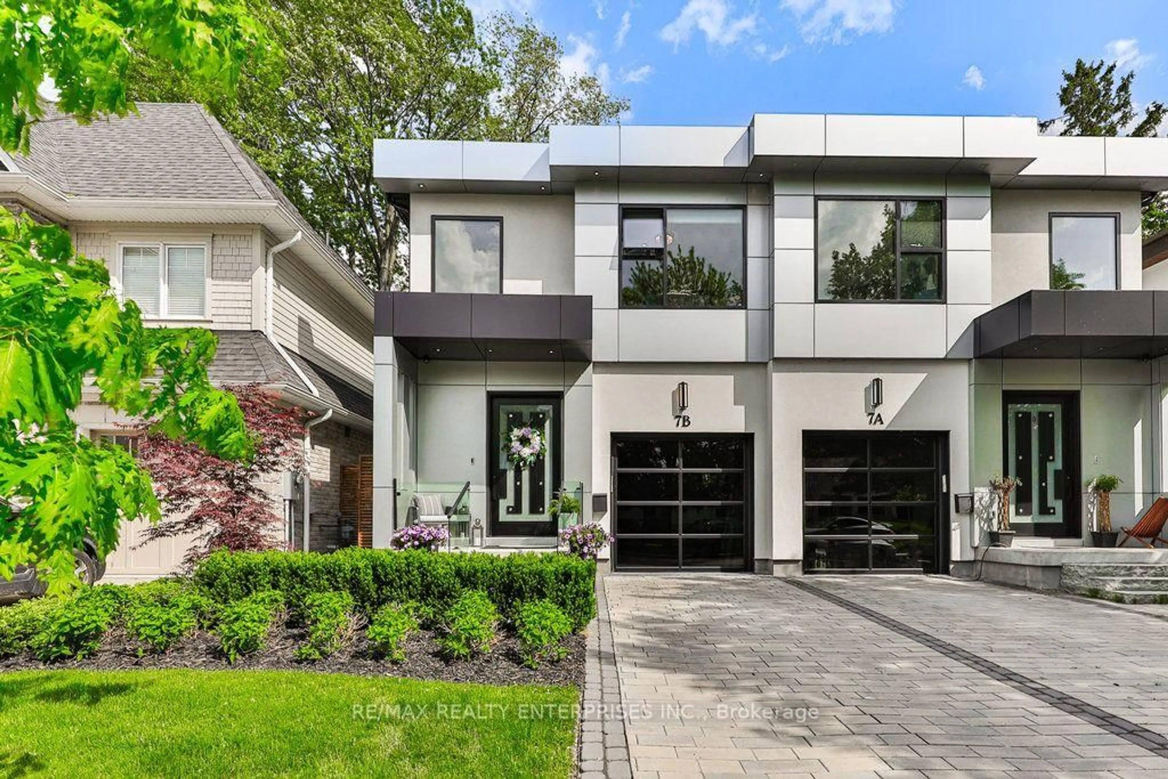 Home with brick exterior material, street for 7B Iroquois Ave, Mississauga Ontario L5G 1M7