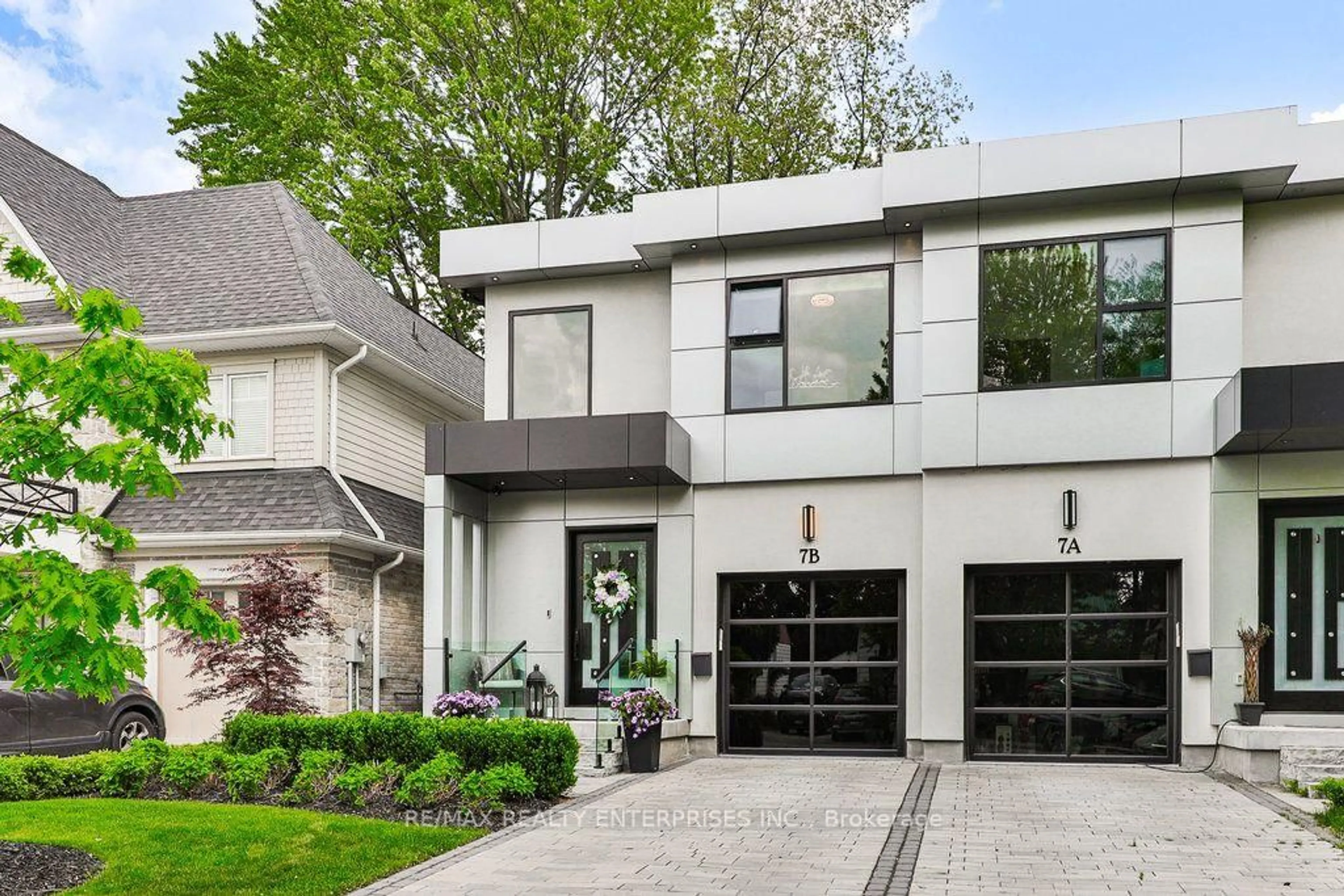 Home with brick exterior material, street for 7B Iroquois Ave, Mississauga Ontario L5G 1M7