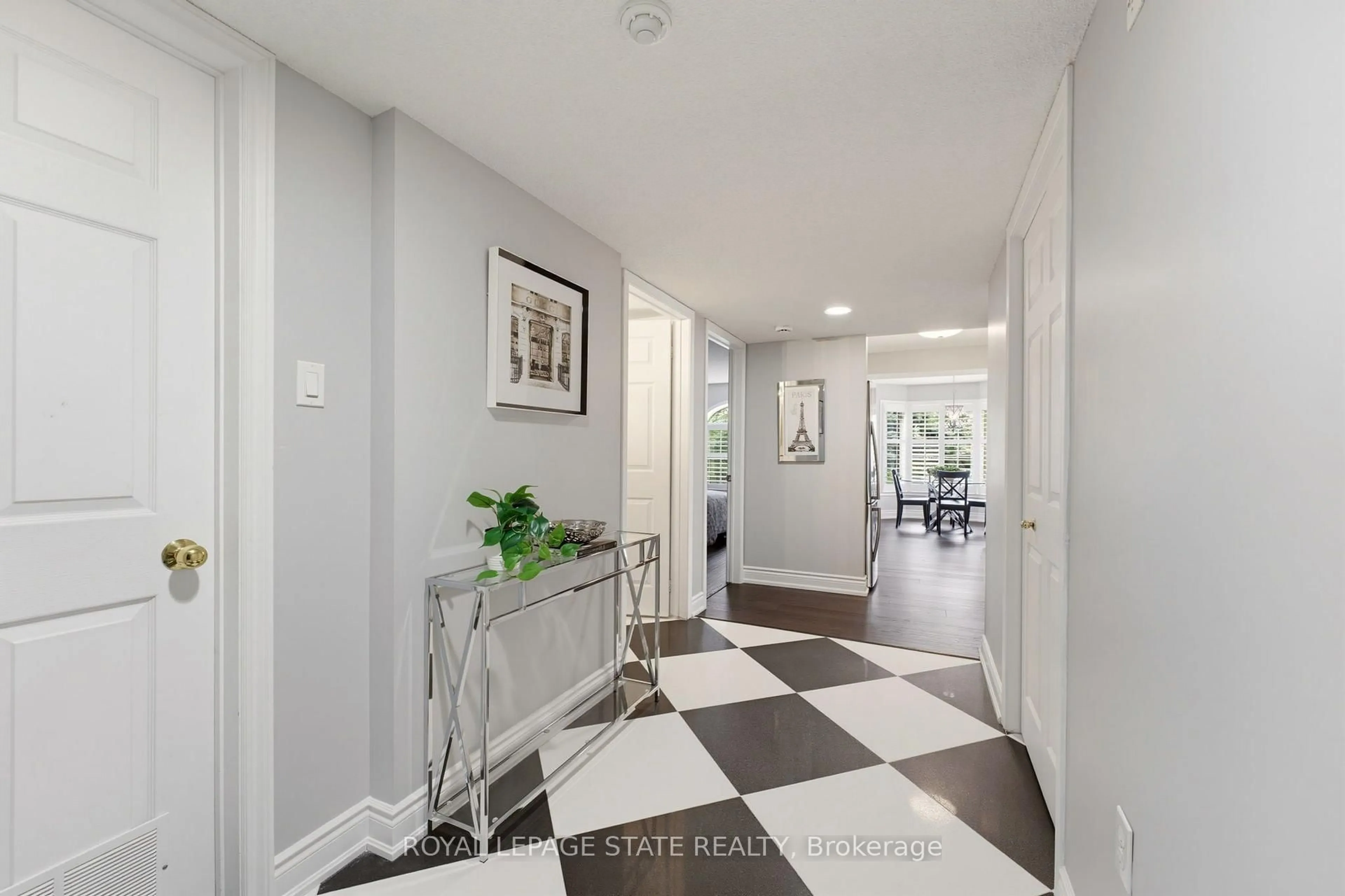 Indoor entryway for 216D Plains Road West Rd #309, Burlington Ontario L7T 4K8