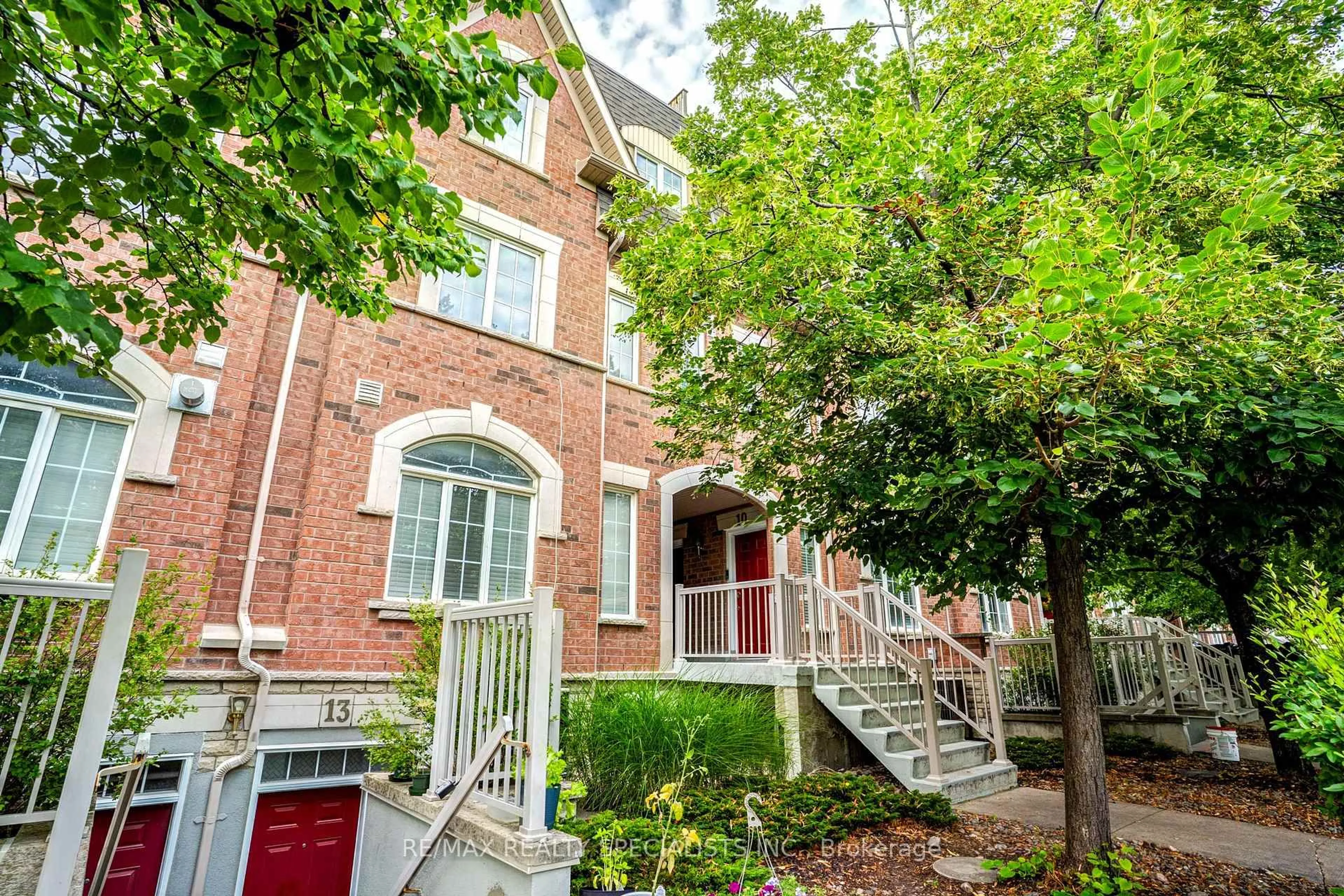 Home with brick exterior material, street for 615 Shoreline Dr #11, Mississauga Ontario L5B 4K4