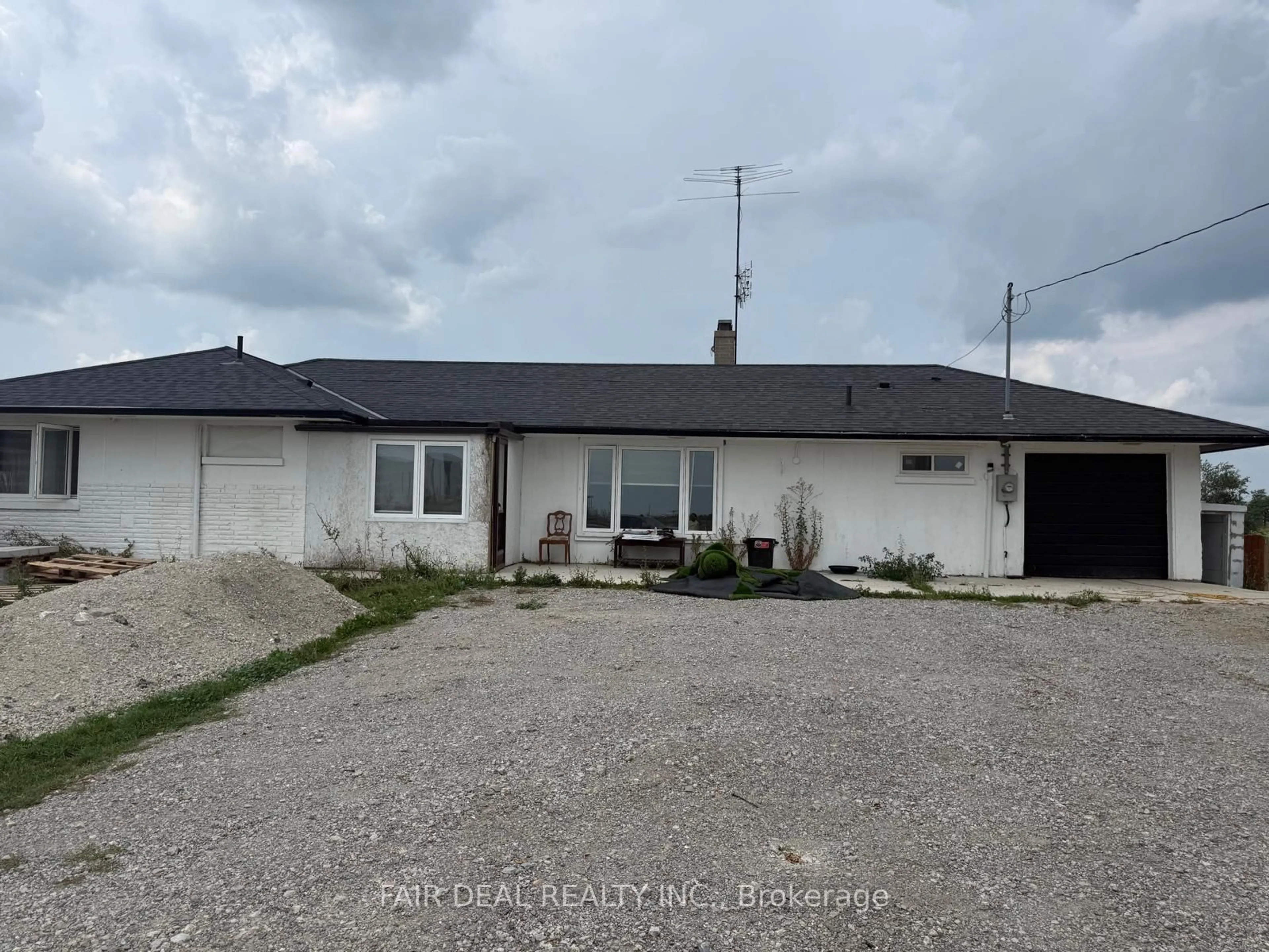 A pic from outside/outdoor area/front of a property/back of a property/a pic from drone, building for 5444 Countryside Dr, Brampton Ontario L6P 0T8