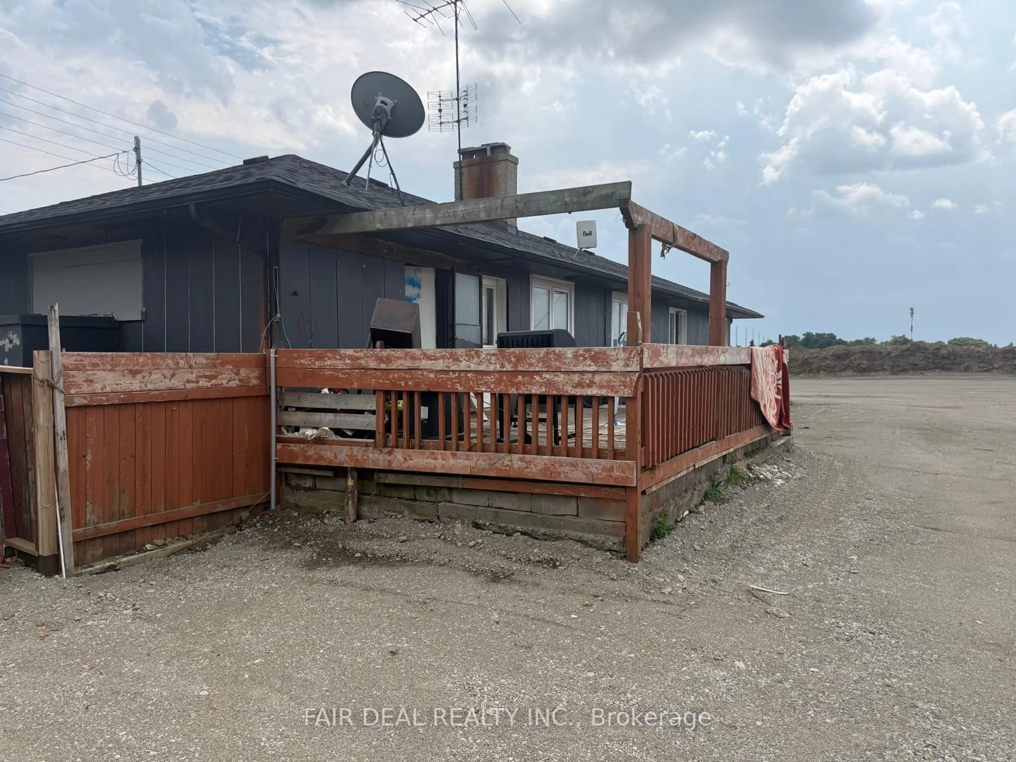 A pic from outside/outdoor area/front of a property/back of a property/a pic from drone, building for 5444 Countryside Dr, Brampton Ontario L6P 0T8