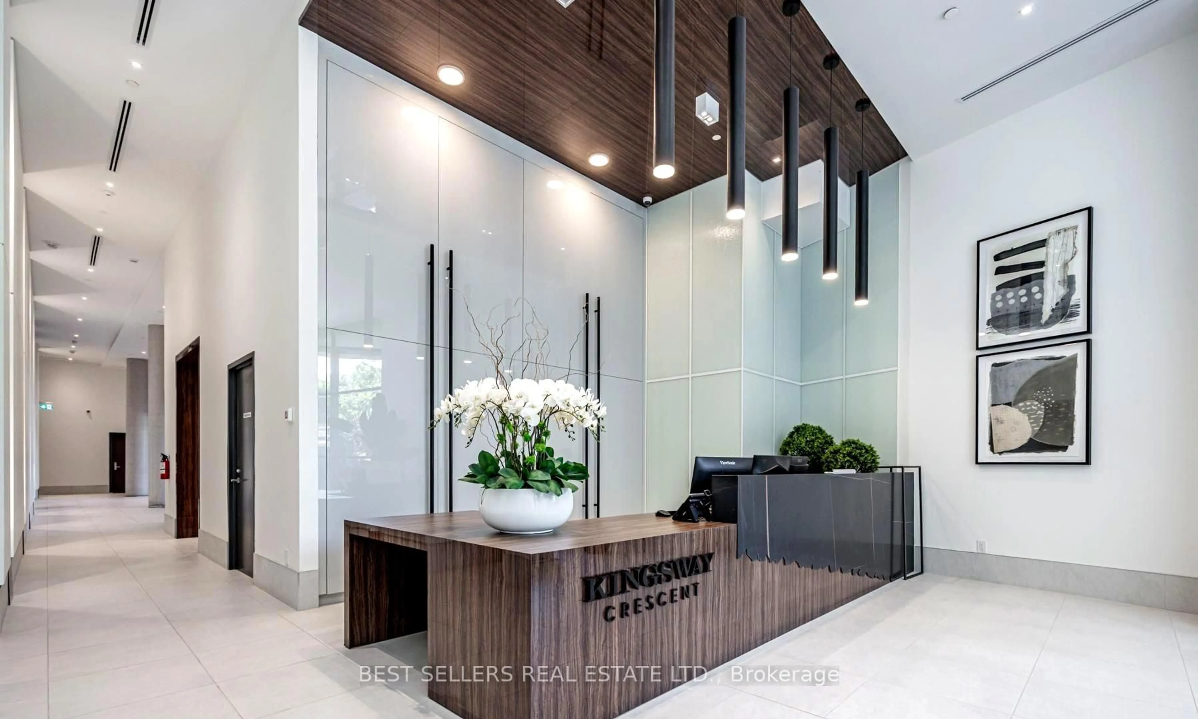 Indoor foyer for 160 Kingsway Cres #611, Toronto Ontario M8X 2S4