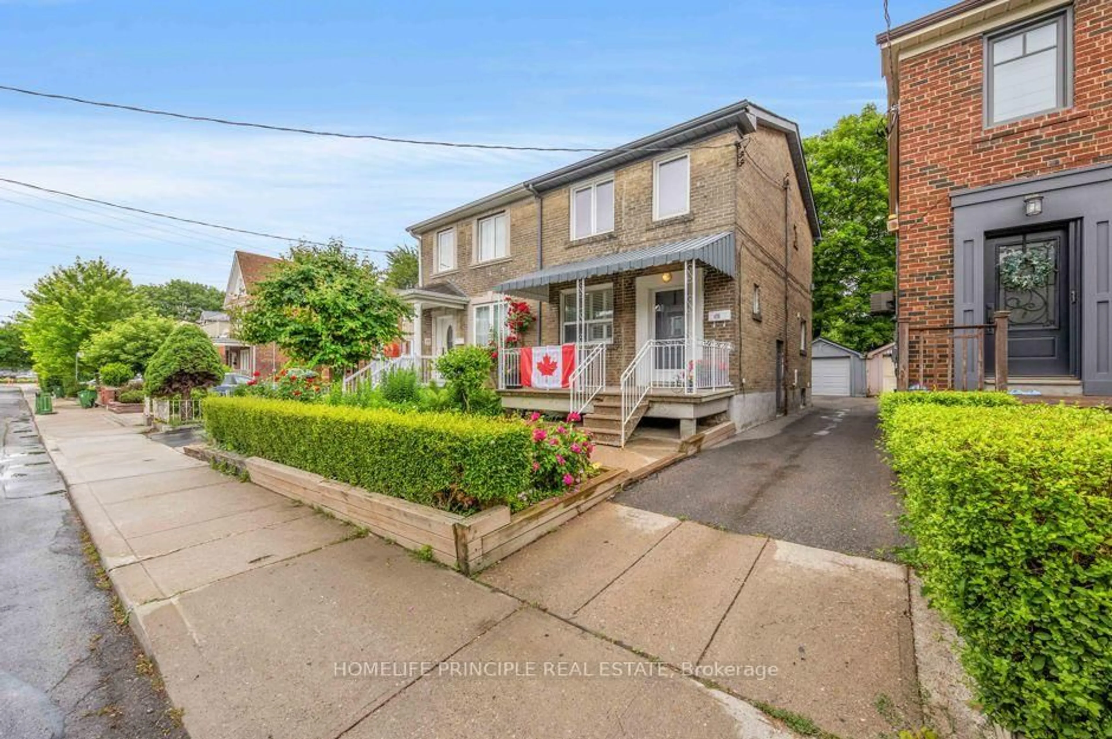 A pic from outside/outdoor area/front of a property/back of a property/a pic from drone, street for 420 Salem Ave, Toronto Ontario M6H 3E1