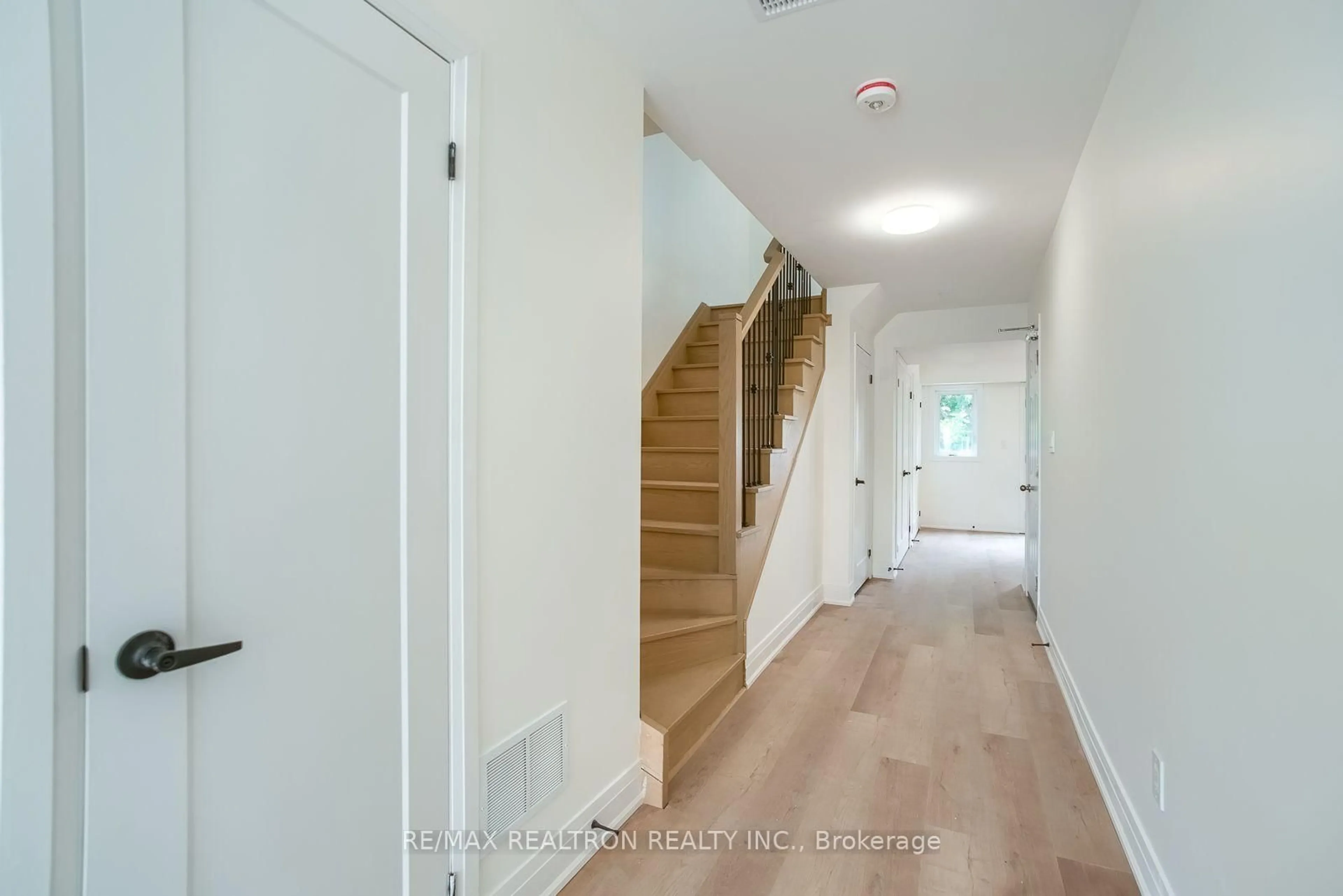 Unknown for 5261 Heeks Common, Burlington Ontario L7L 7B6