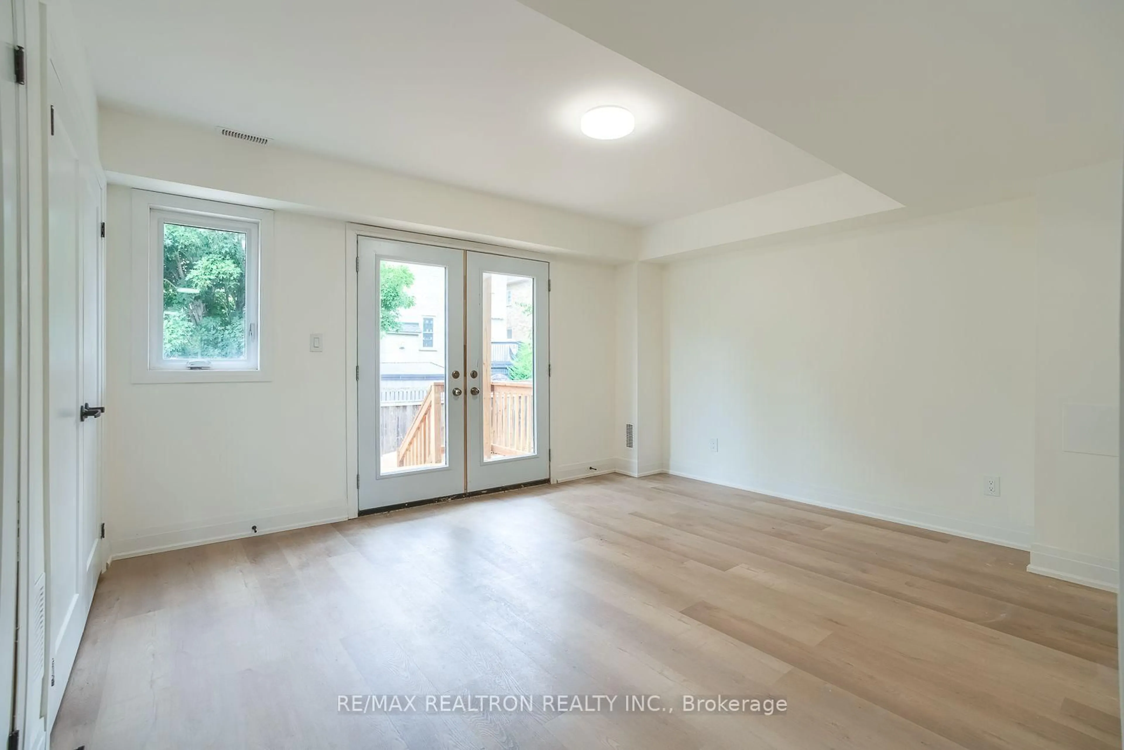 A pic of a room for 5261 Heeks Common, Burlington Ontario L7L 7B6