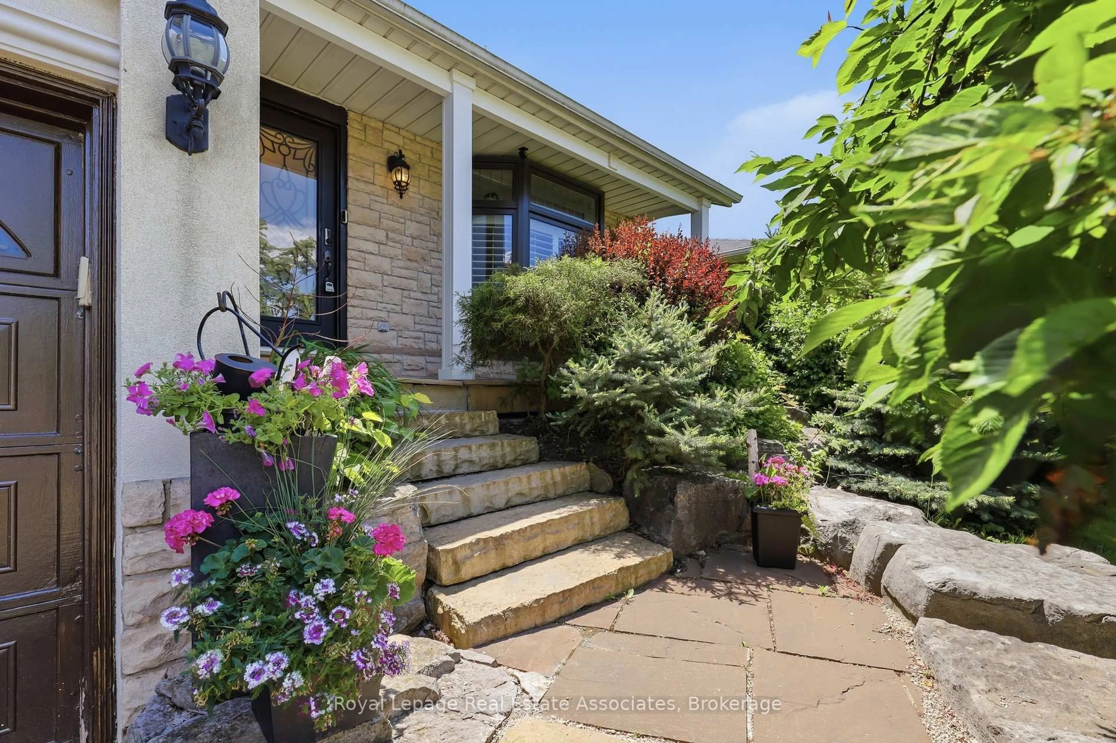 Unknown for 2580 Homelands Dr, Mississauga Ontario L5K 1H6