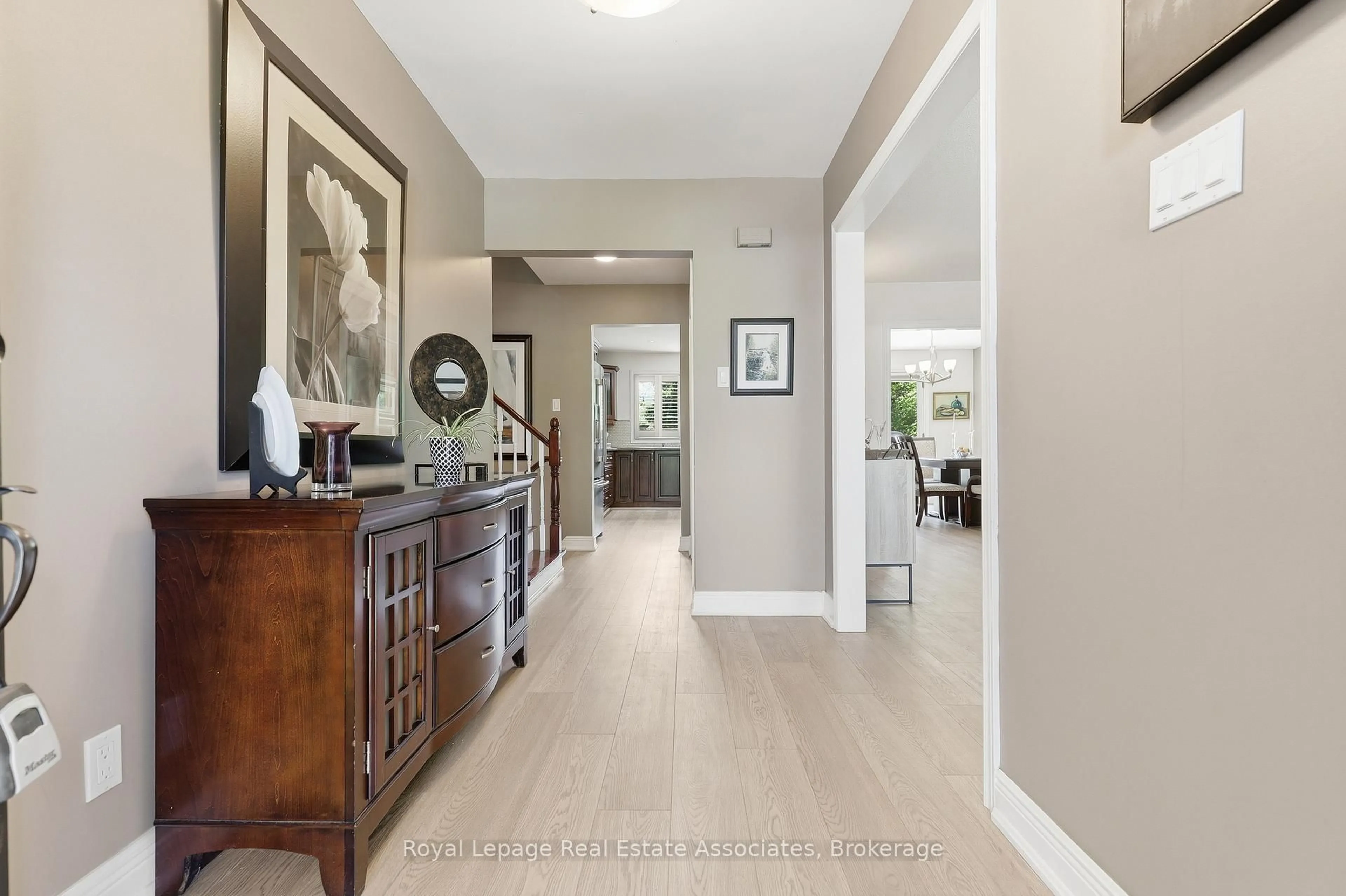Indoor entryway for 2580 Homelands Dr, Mississauga Ontario L5K 1H6