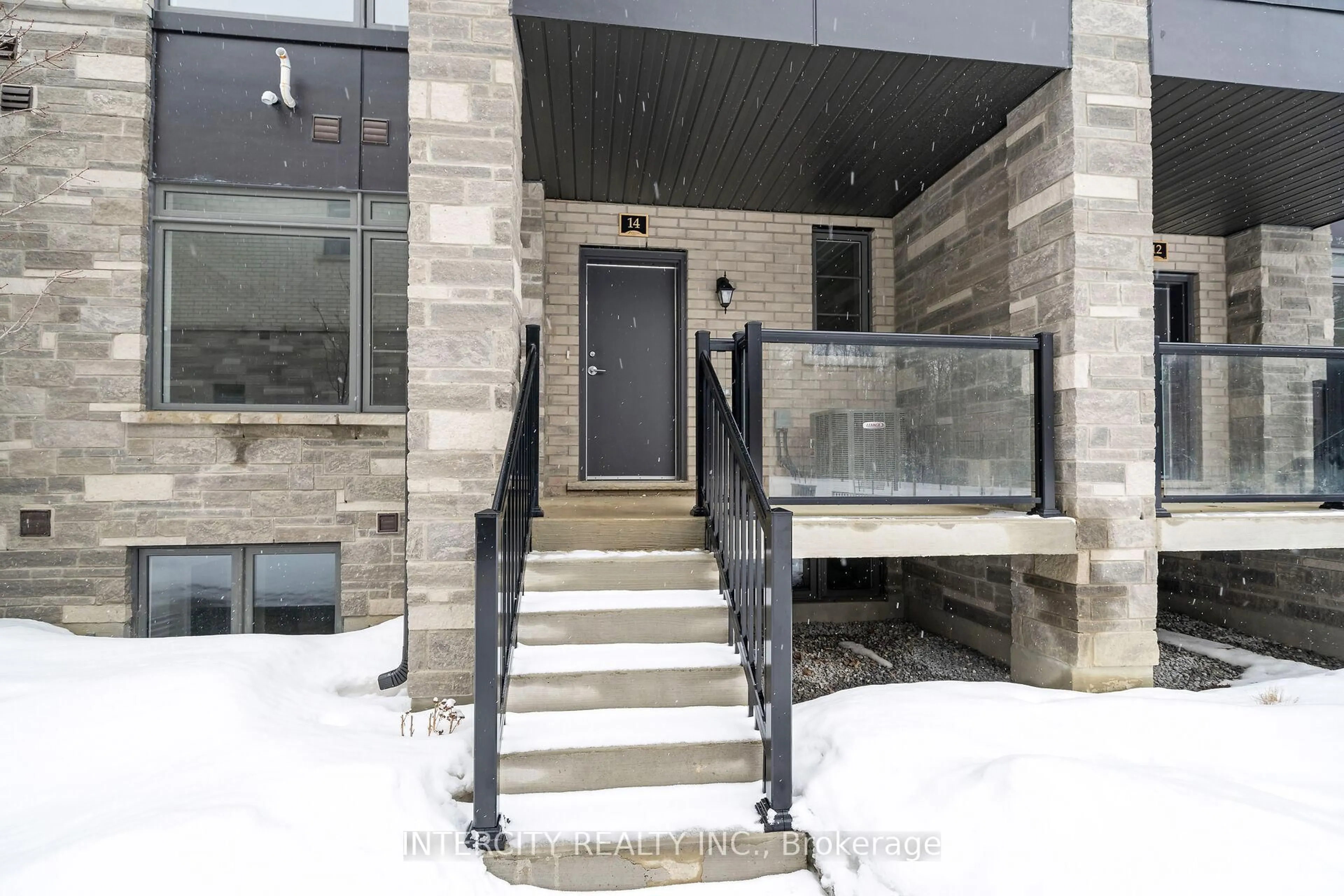 Indoor foyer for 14 Savvy Lane, Caledon Ontario L7C 1Z9