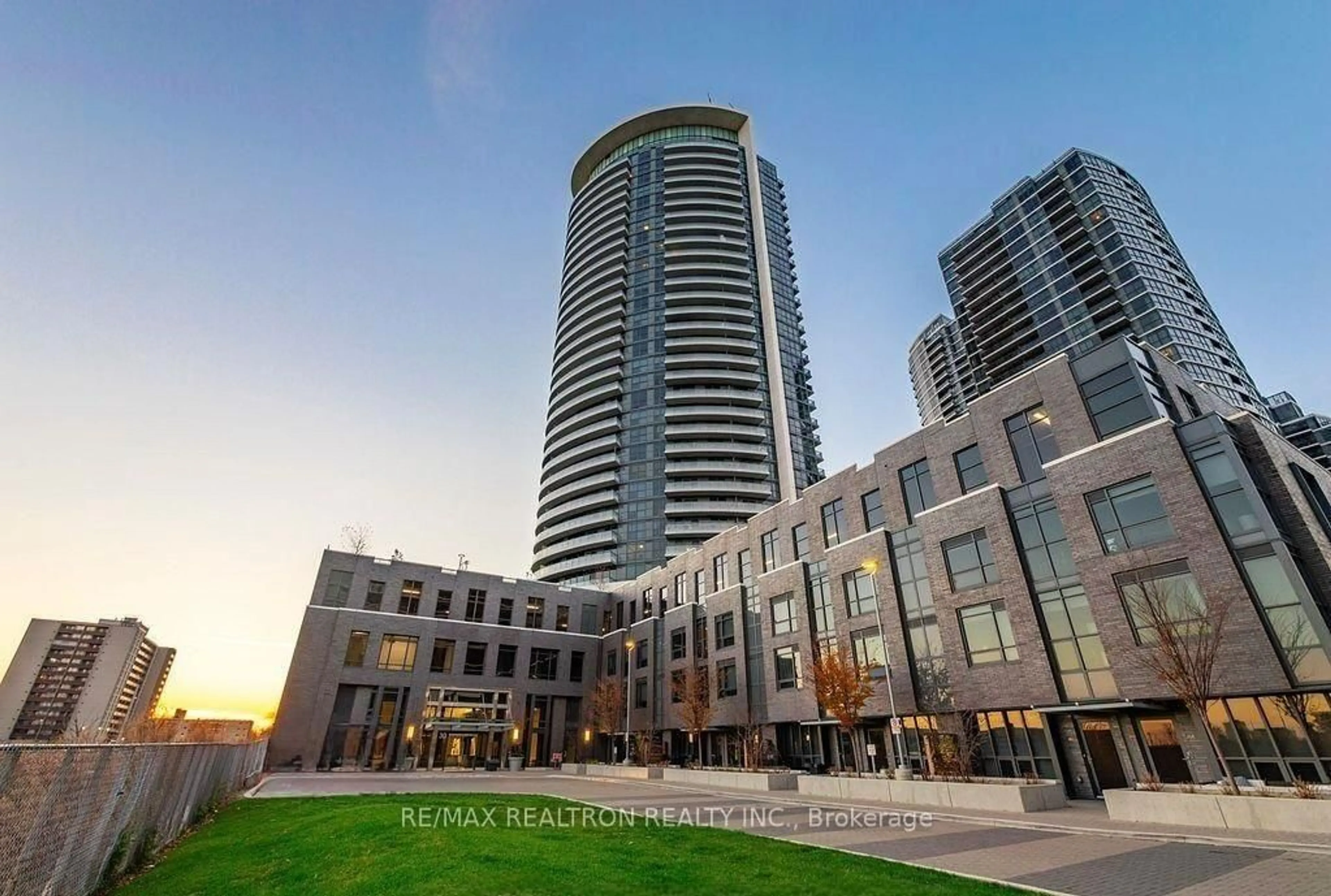 Indoor foyer for 30 Gibbs Rd #1310, Toronto Ontario M9B 0E4