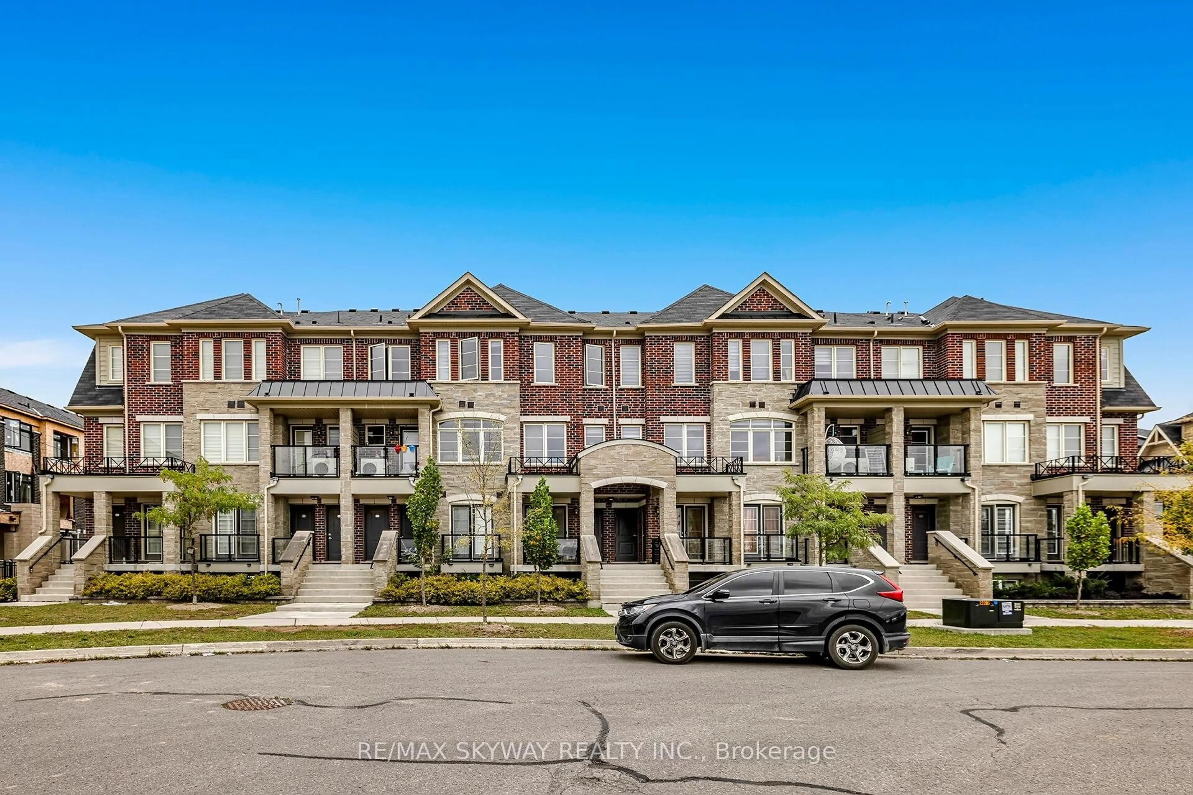 A pic from outside/outdoor area/front of a property/back of a property/a pic from drone, street for 200 Veterans Dr #10, Brampton Ontario L7A 4S6