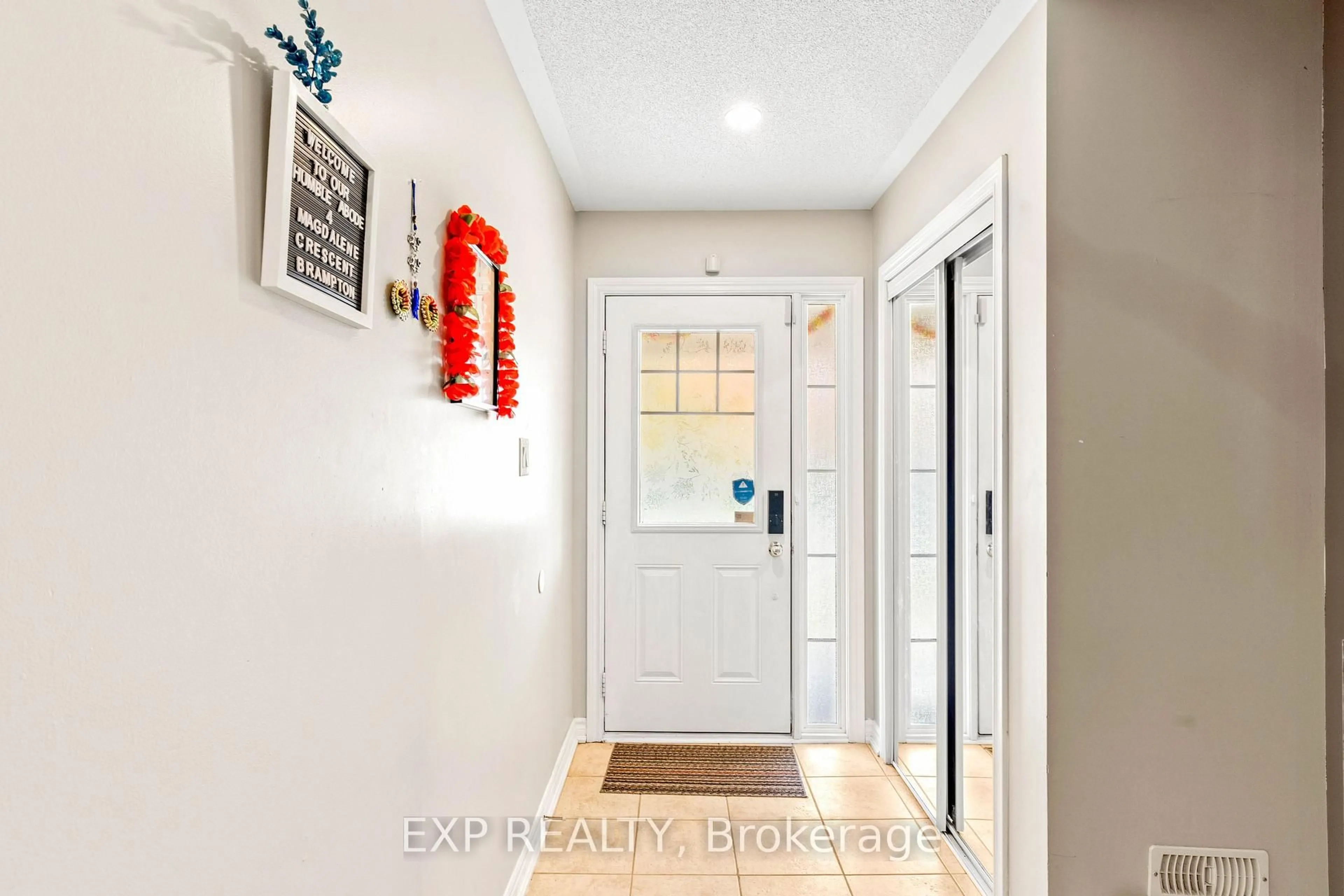 Indoor entryway for 4 Magdalene Cres, Brampton Ontario L6Z 0G9