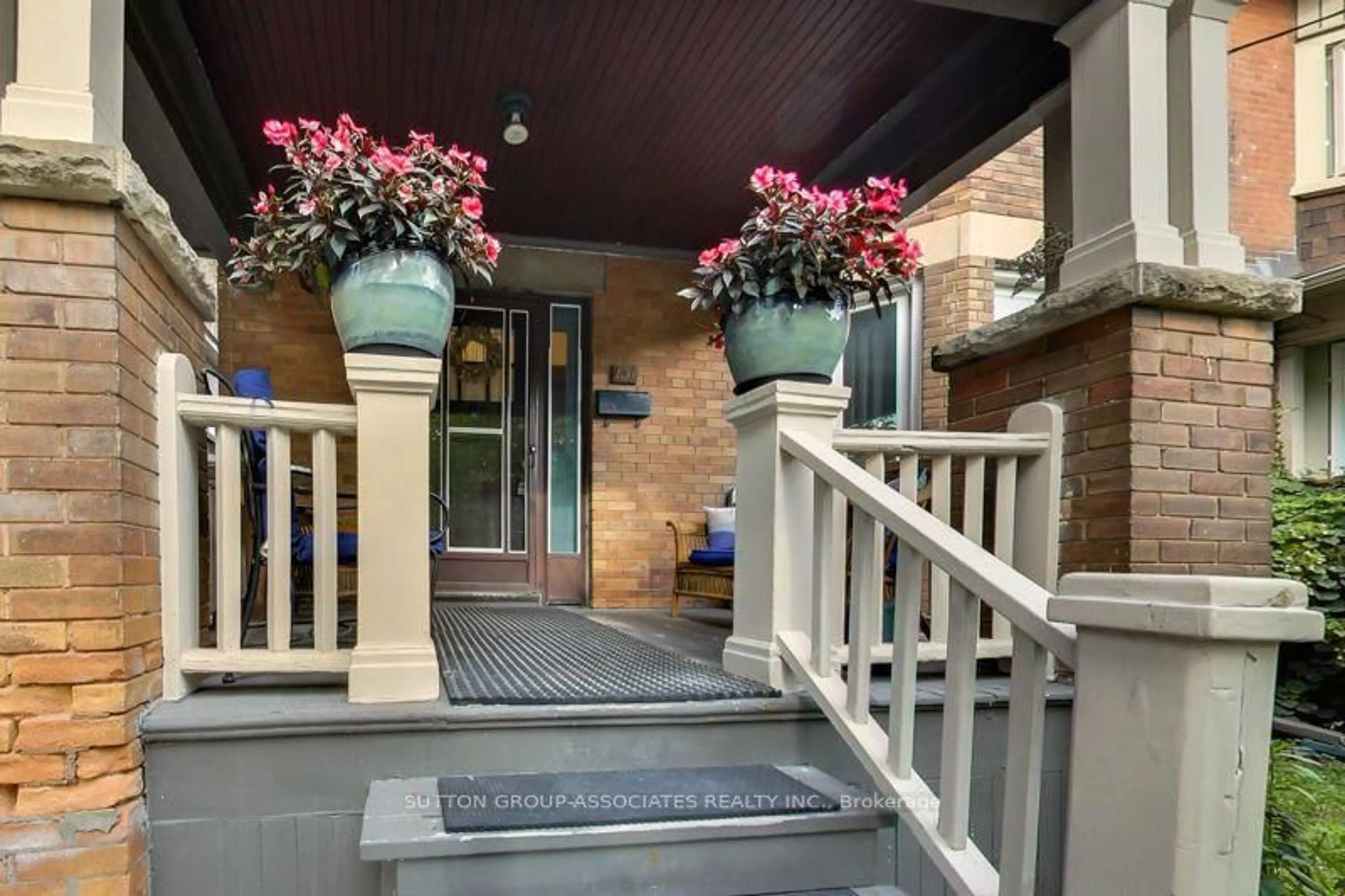 Indoor foyer for 131 Lauder Ave, Toronto Ontario M6H 3E4