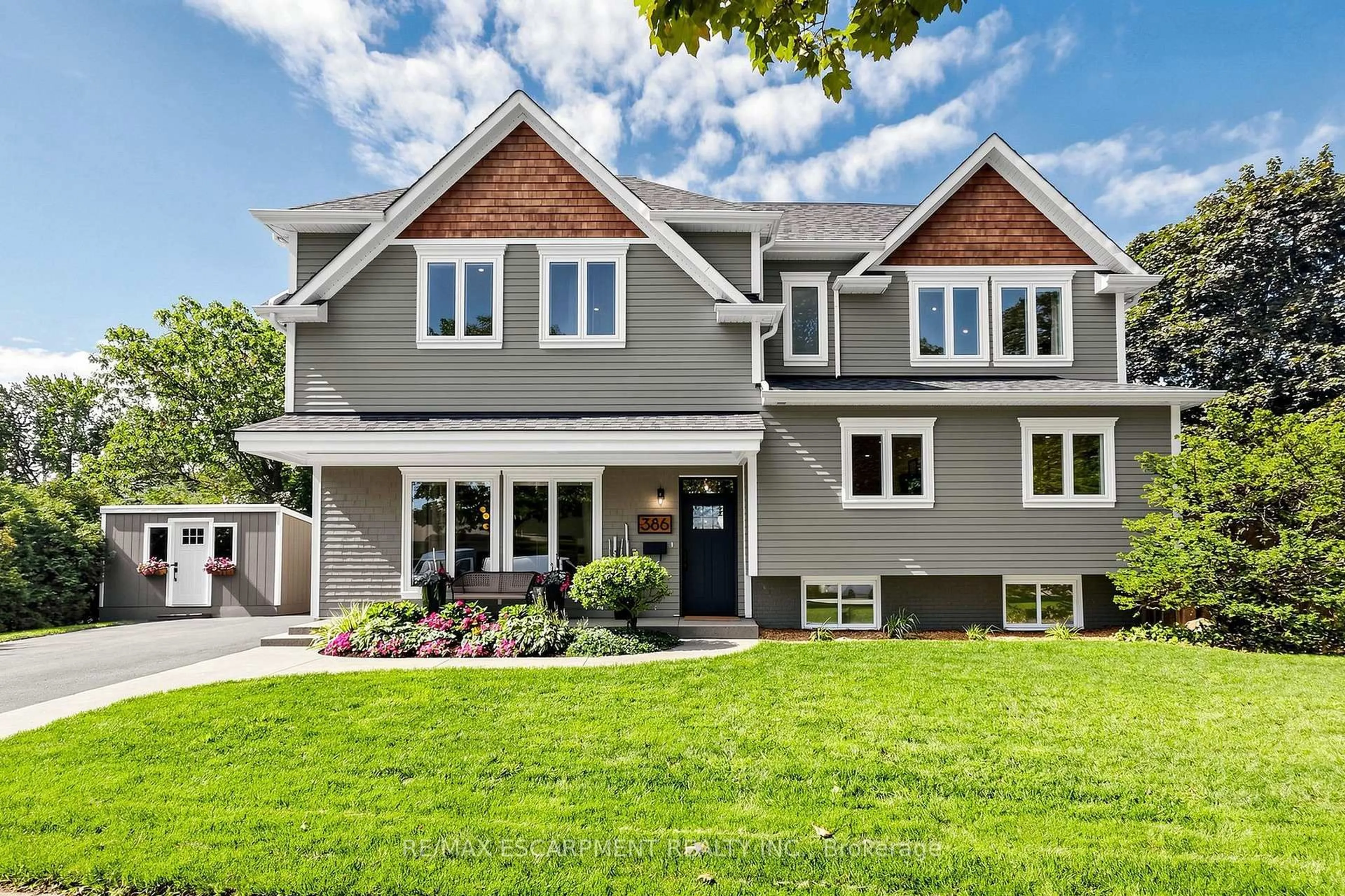 Home with brick exterior material, street for 386 Cosburn Cres, Burlington Ontario L7L 2W6
