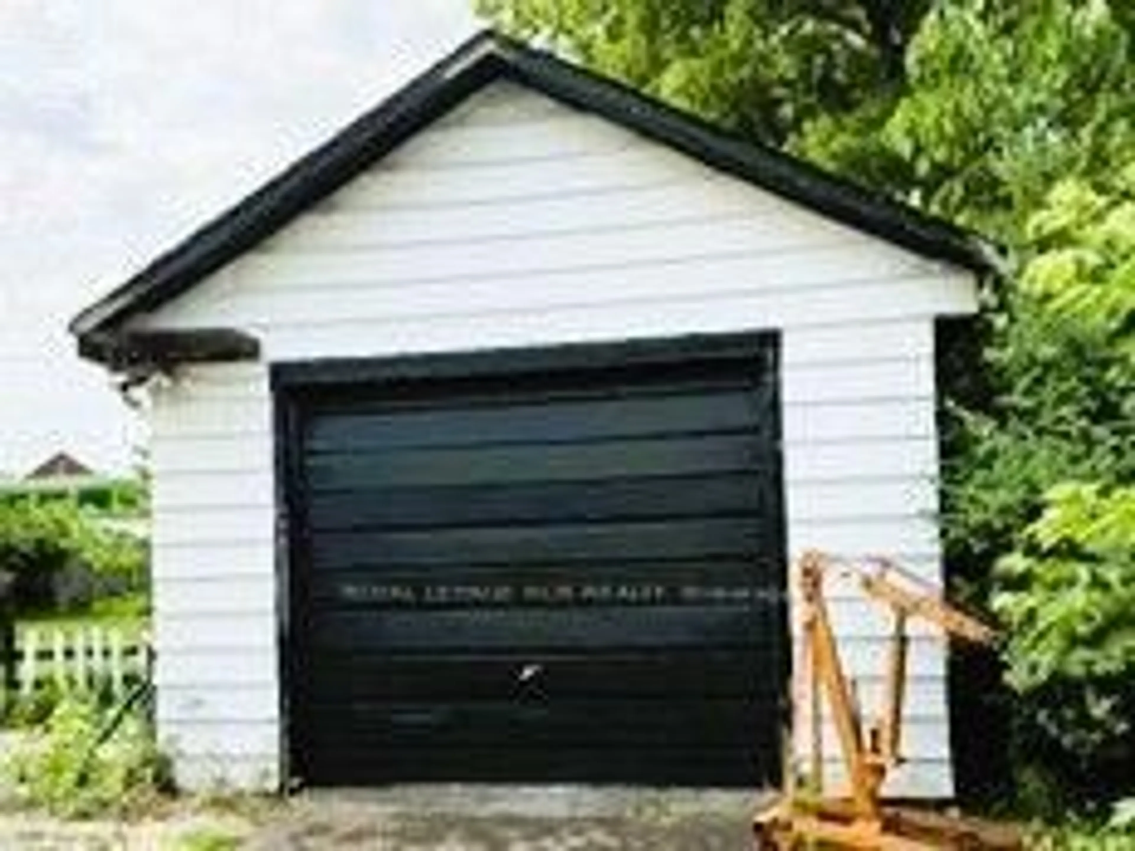 Indoor garage for 18 Young St, Halton Hills Ontario L7J 2G6