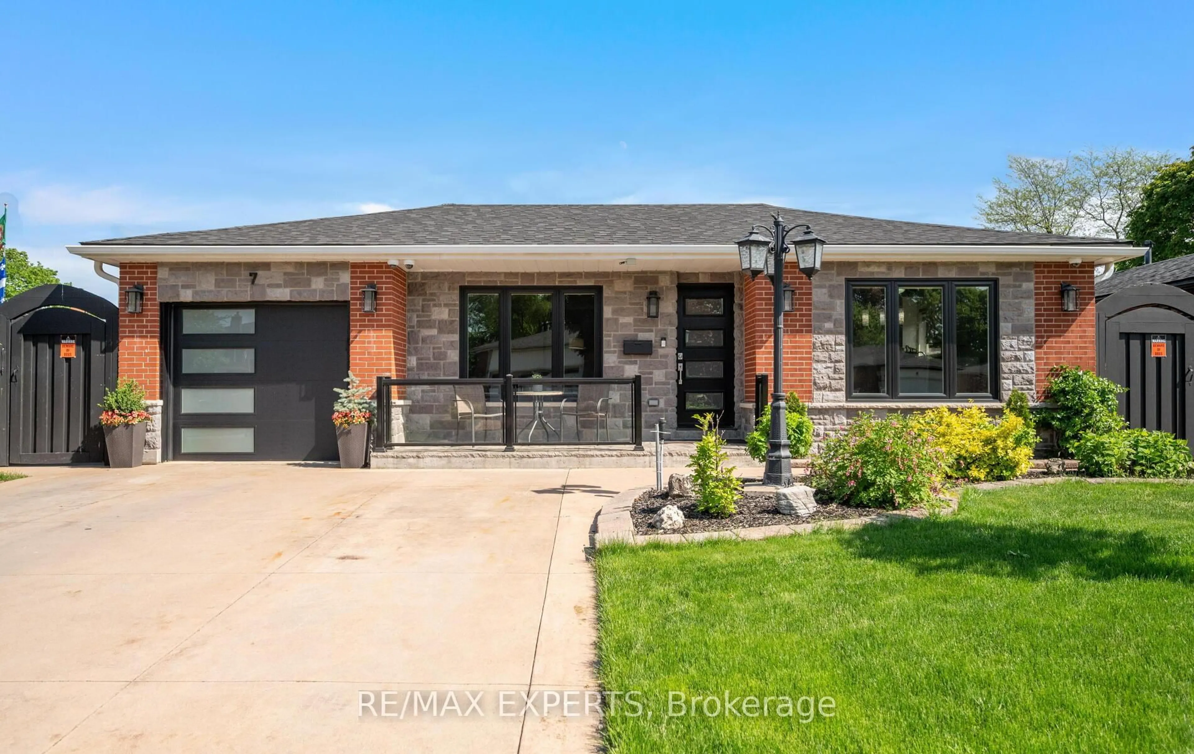 Home with brick exterior material, street for 7 Goodwood Rd, Brampton Ontario L6S 1C4