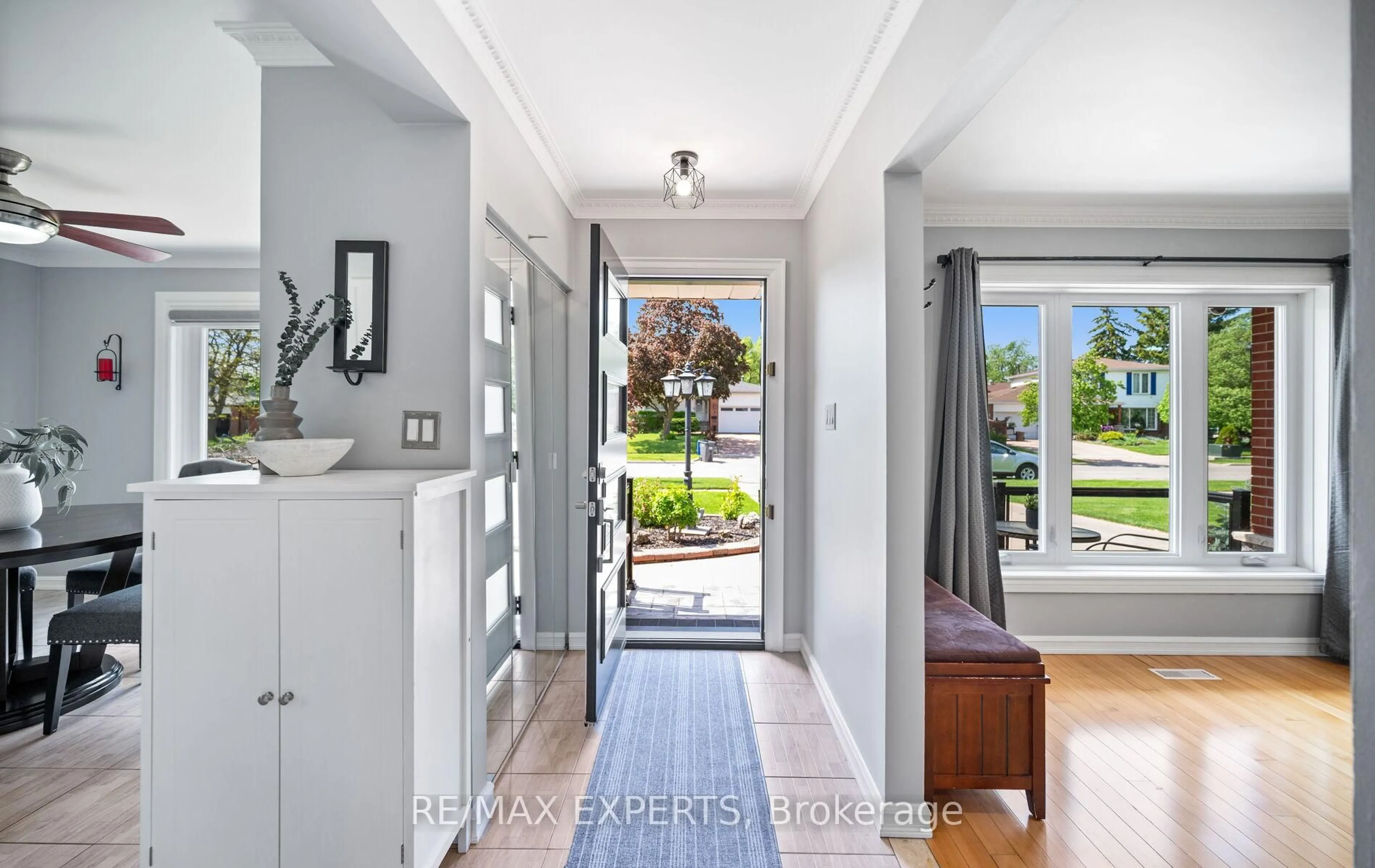 Indoor entryway for 7 Goodwood Rd, Brampton Ontario L6S 1C4