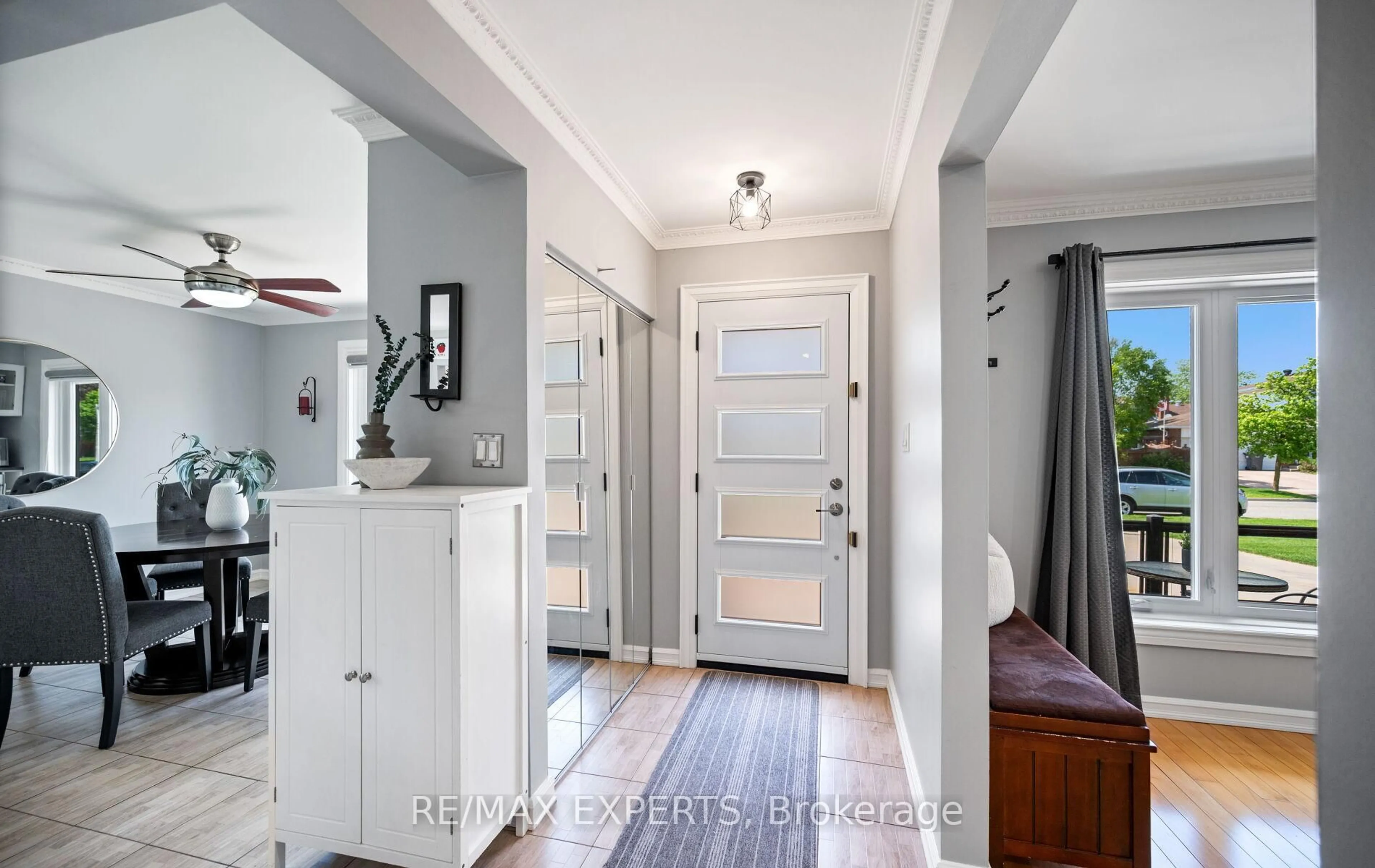 Indoor entryway for 7 Goodwood Rd, Brampton Ontario L6S 1C4