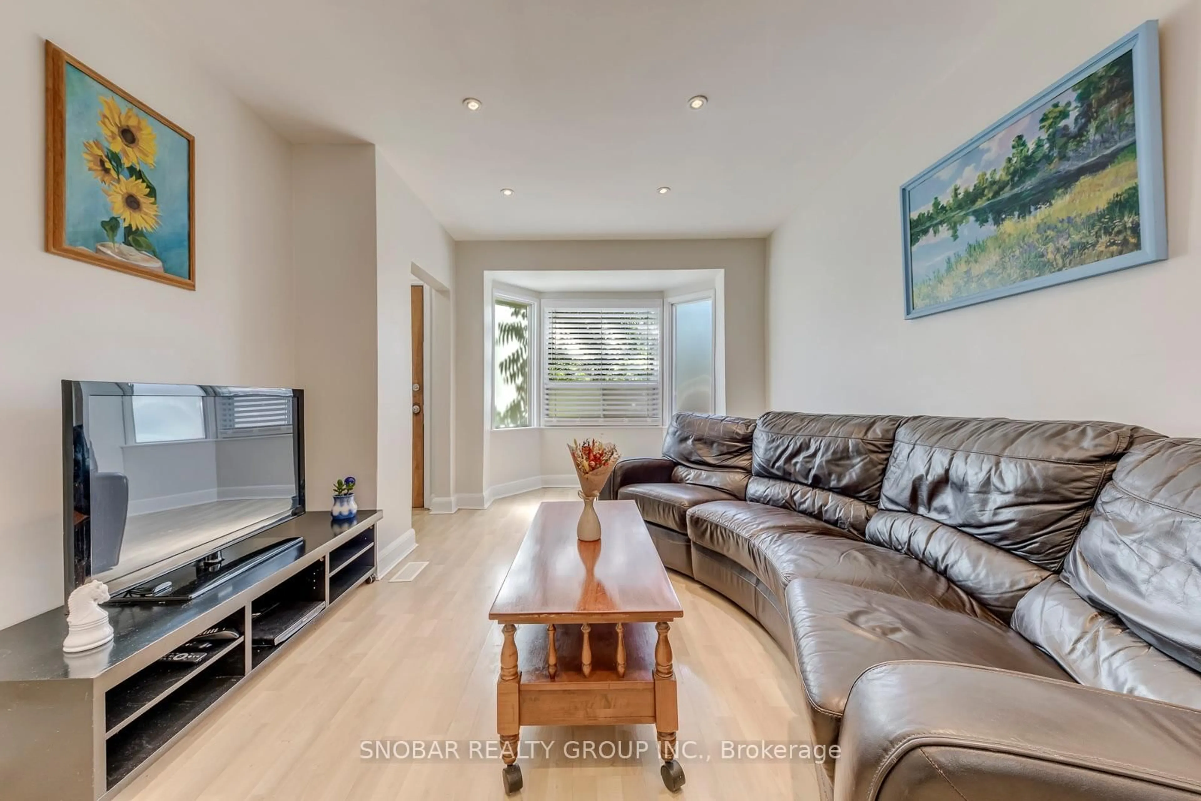 Living room with furniture, unknown for 40 Dixon Rd, Toronto Ontario M9P 2L3