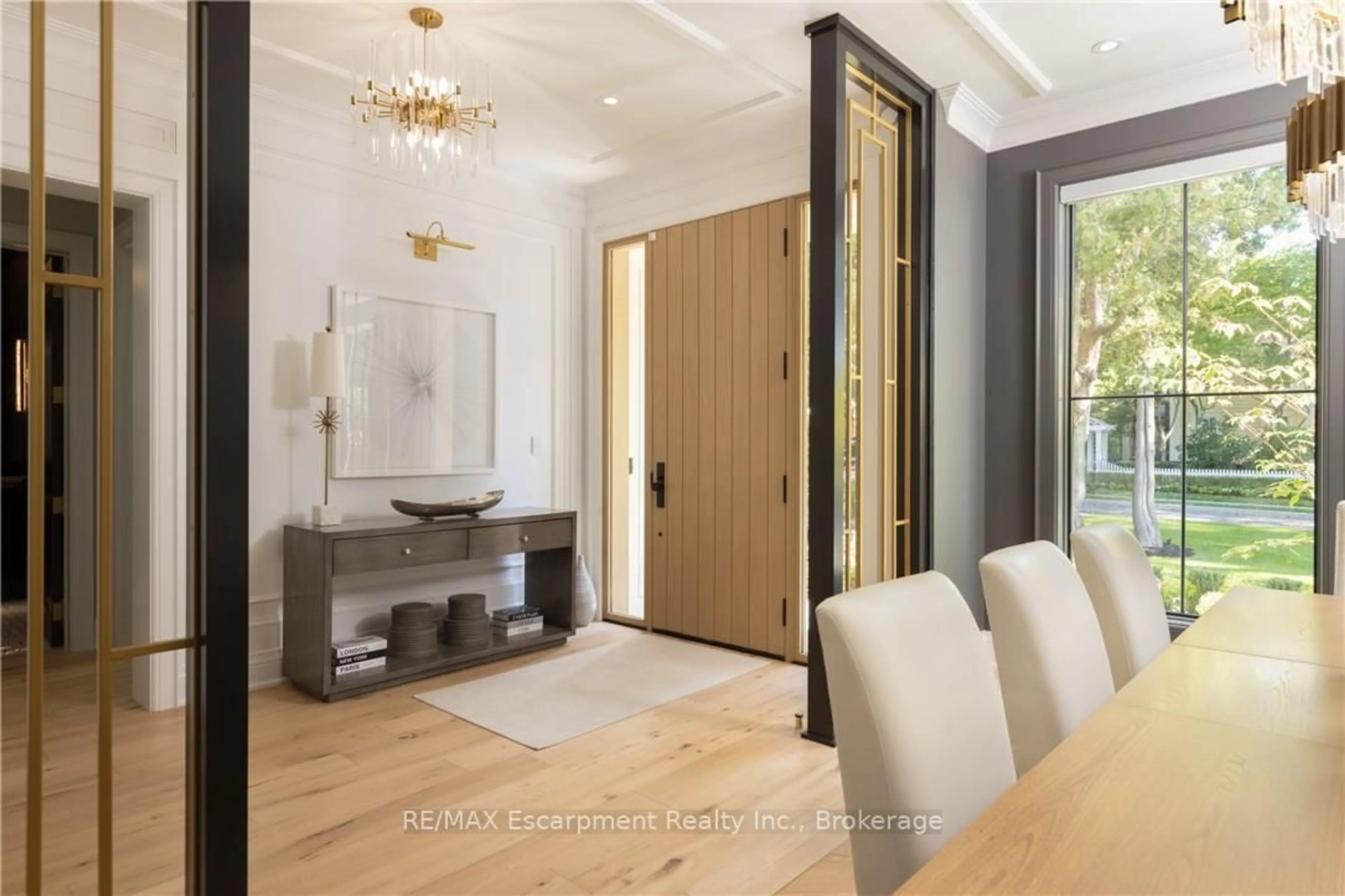 Indoor entryway for 46 Second St, Oakville Ontario L6J 3T2