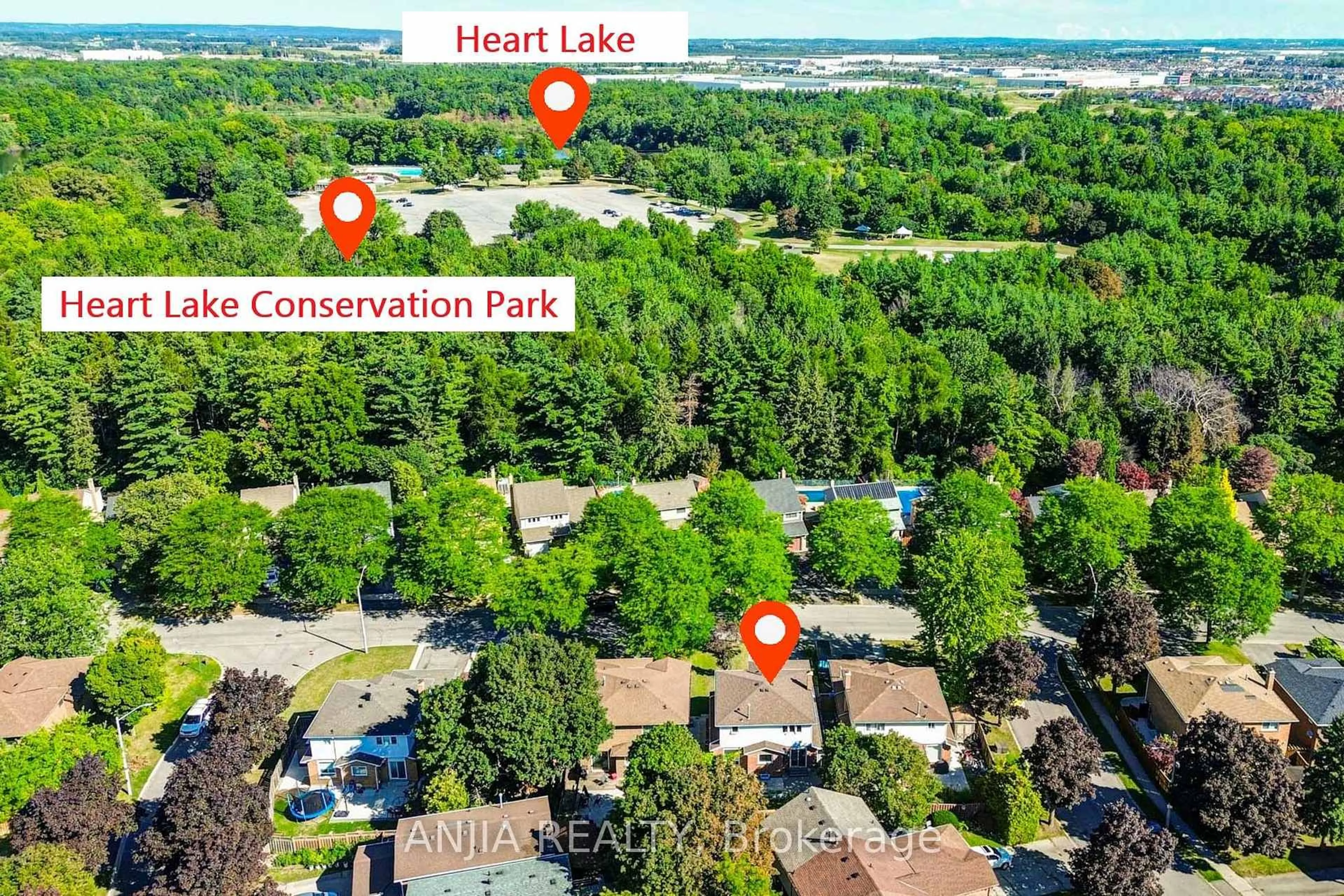 A pic from outside/outdoor area/front of a property/back of a property/a pic from drone, water/lake/river/ocean view for 77 Royal Palm Dr, Brampton Ontario L6Z 1P2