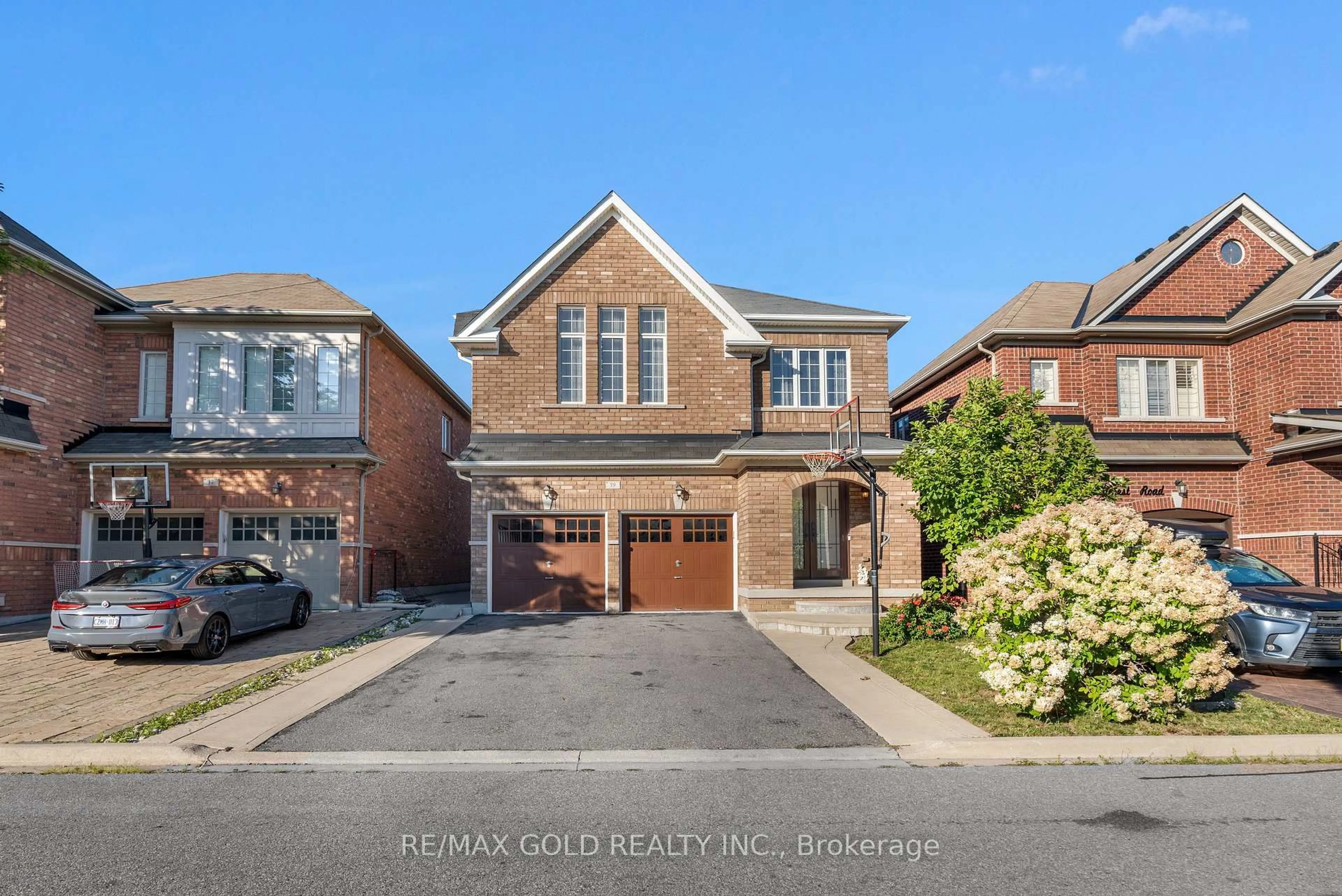Home with brick exterior material, street for 19 Bellcrest Rd, Brampton Ontario L6Y 2M7